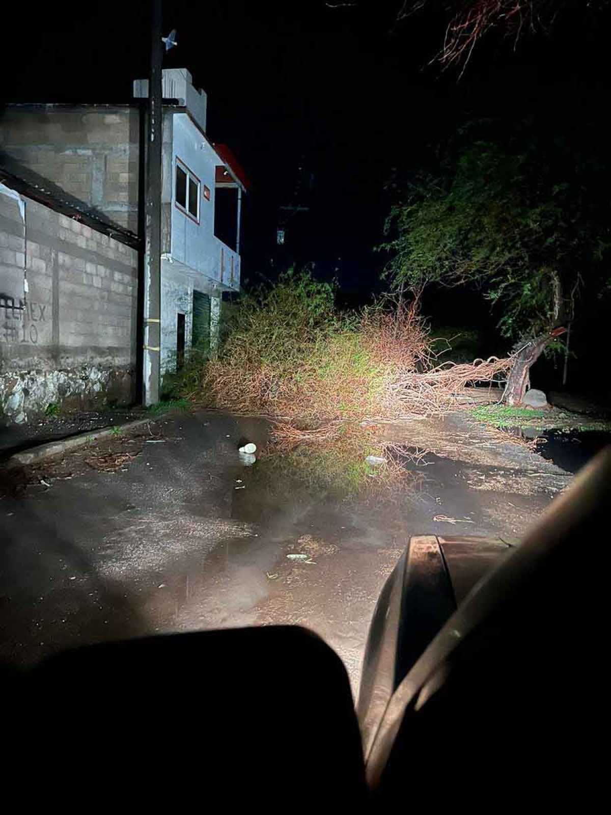 Lluvia del martes dejó sin luz a localidades del poniente