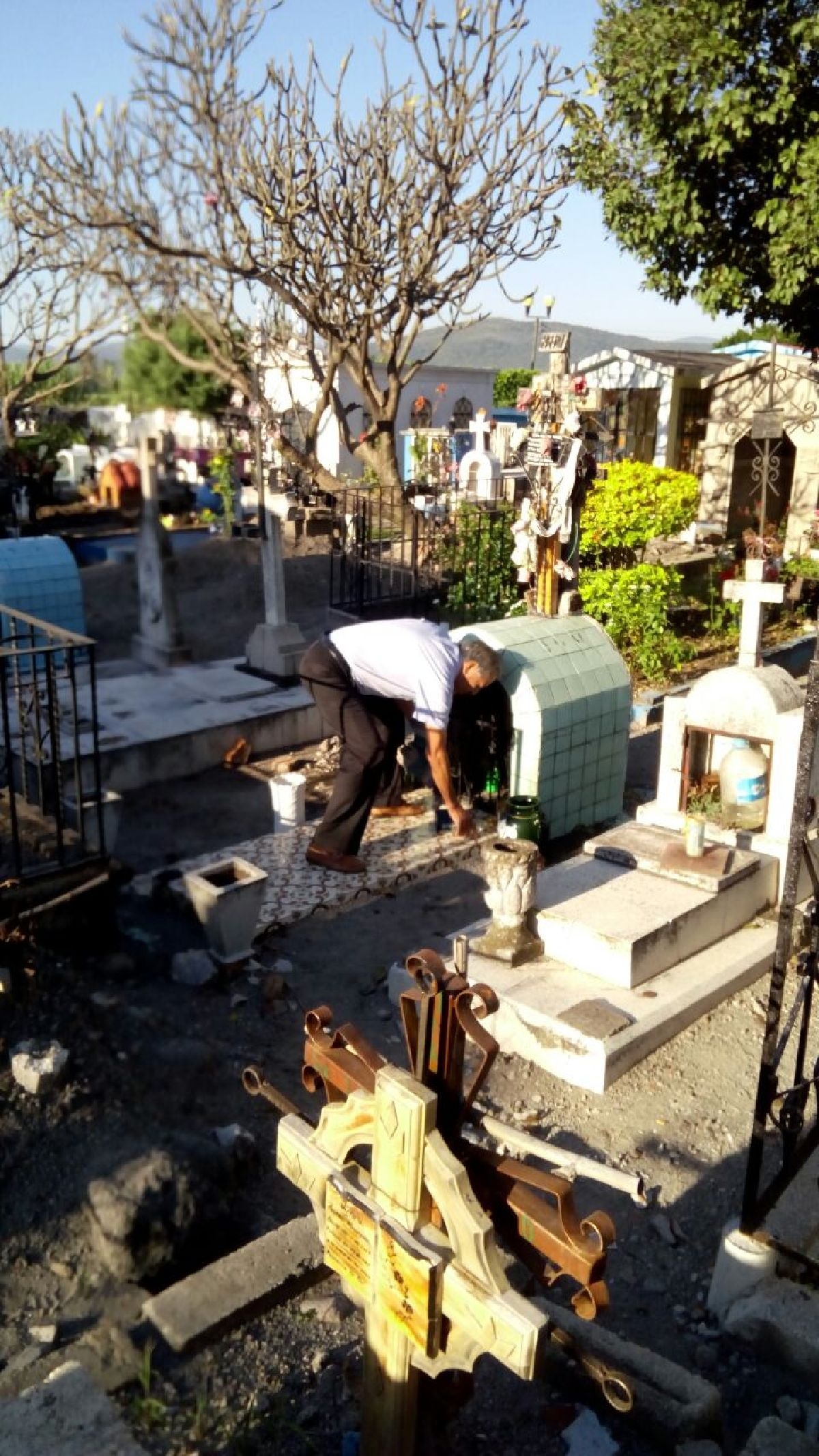 Prepara Miacatlán los panteones para la celebración de los Fieles Difuntos