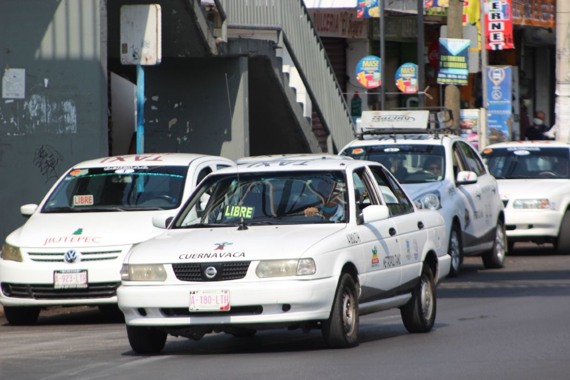 Taxistas se enfrentan al virus y a la delincuencia