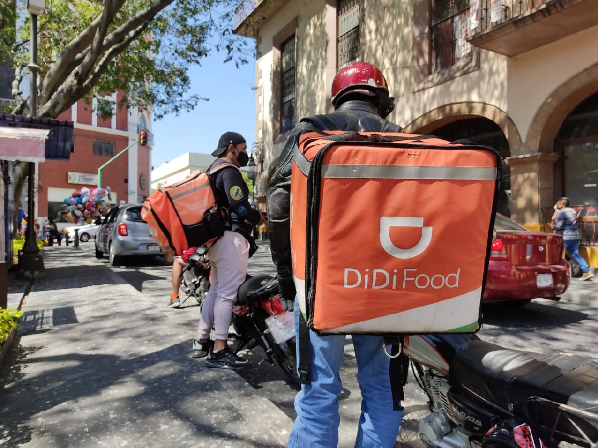 Por la inseguridad, trabaja hasta las cinco de la tarde