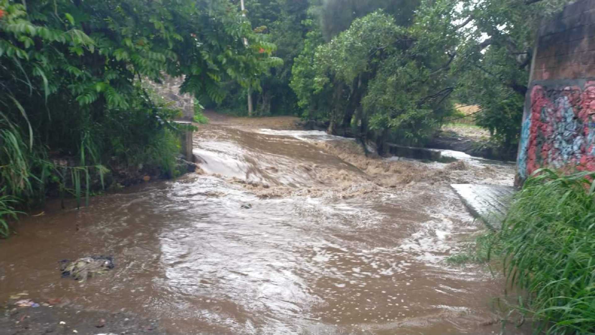 Aumenta nivel de barranca en Zapata