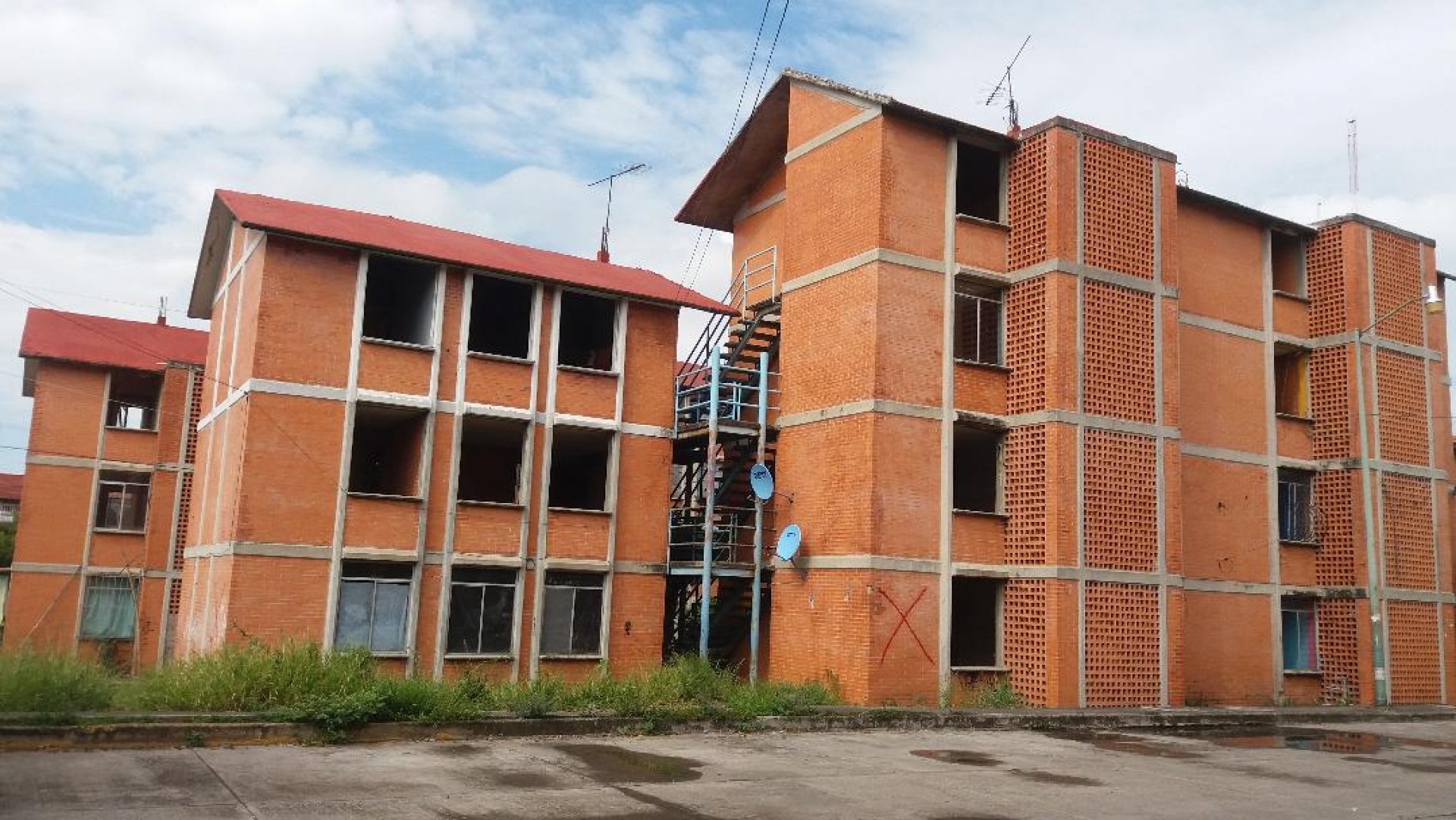 Se retrasa la ayuda a damnificados de la Unidad Habitacional Infonavit de Tetelcingo