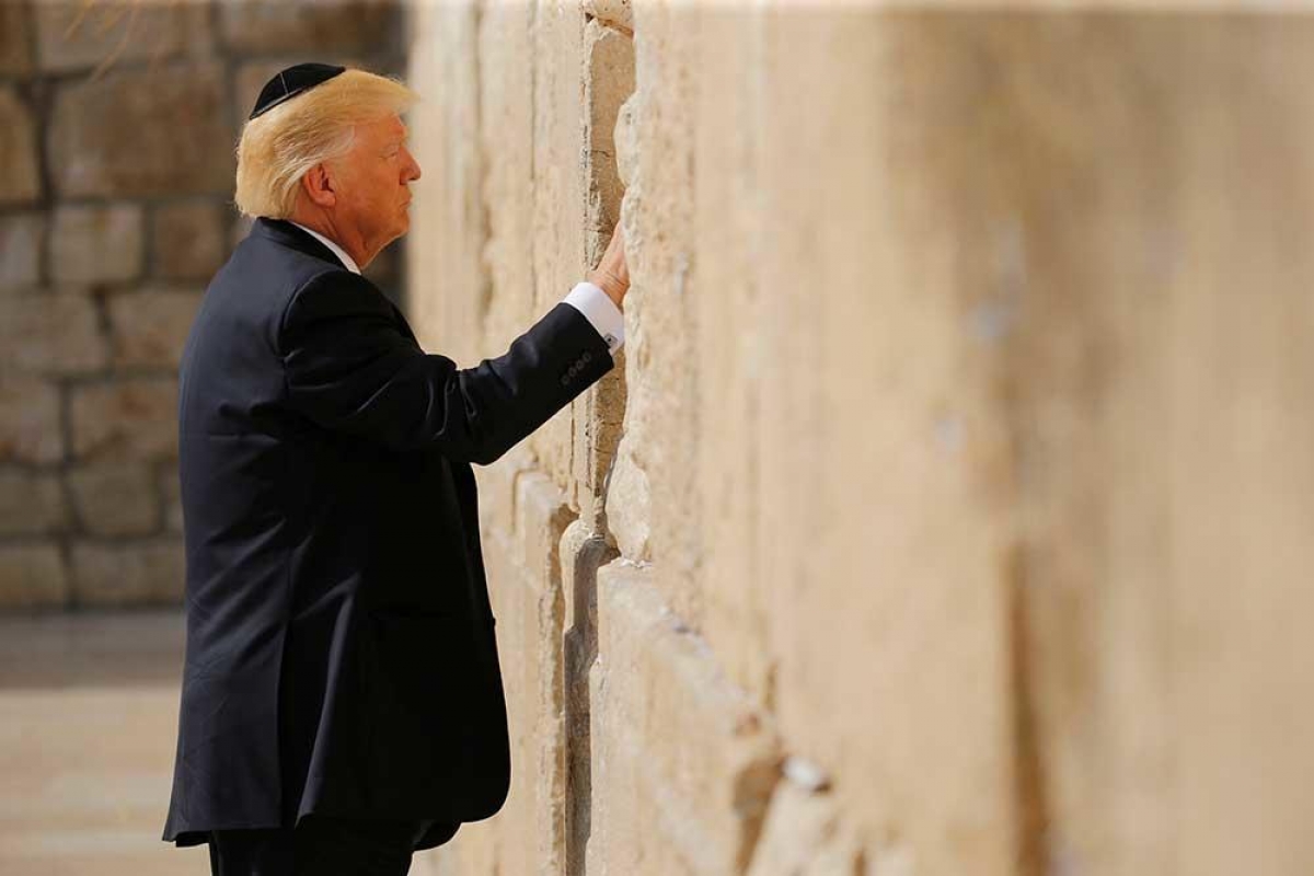 Trump recorre el Muro de las Lamentaciones