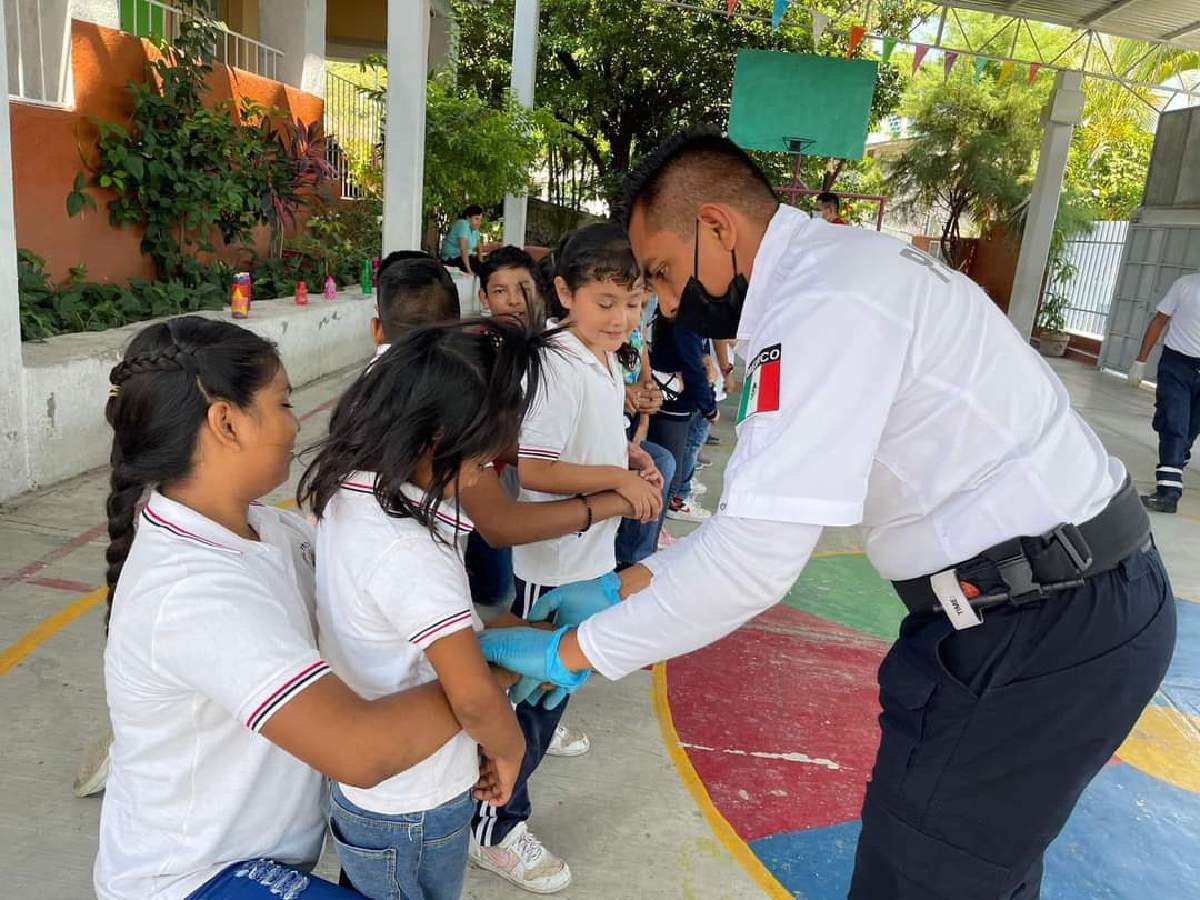 Imparten cursos de primeros auxilios en escuelas de Tetecala