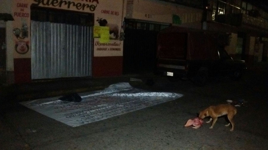 Hallan una manta con un mensaje de amenaza  afuera de una carnicería en Alta Vista