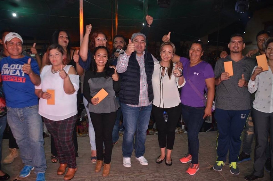 Premia Agustín Alonso a participantes de “Perdiendo y Ganando”