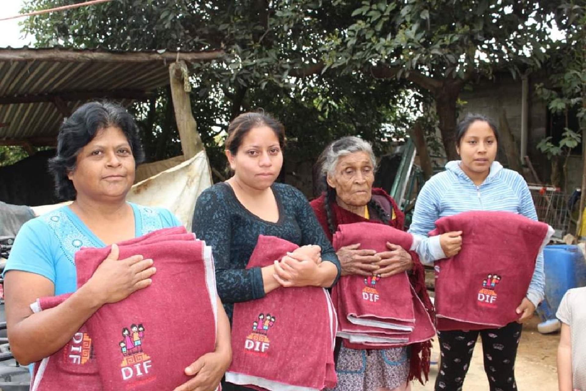 DIF Cuernavaca entrega cobijas