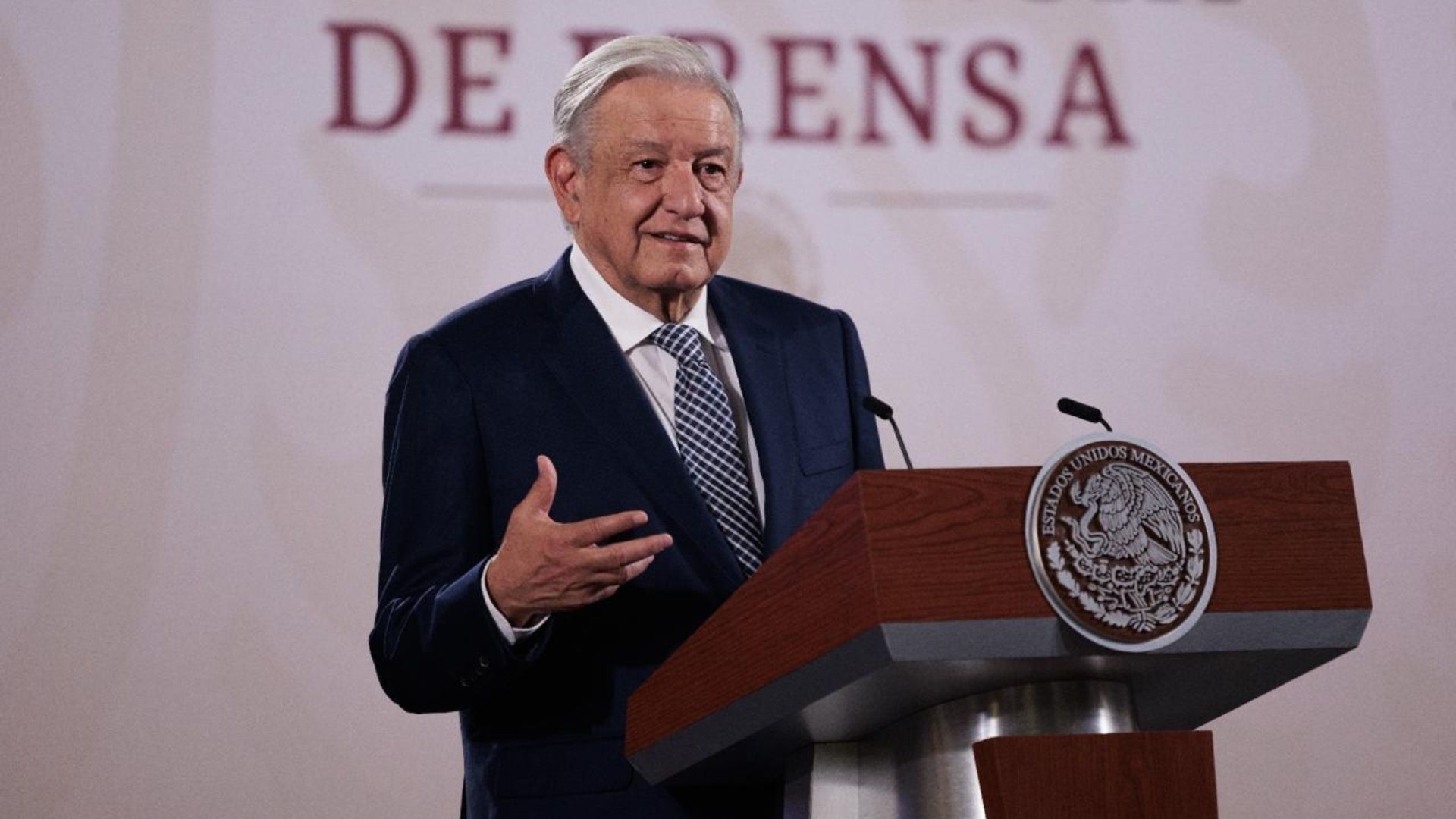 AMLO afirma que el rescate de la CFE es una 'misión cumplida'