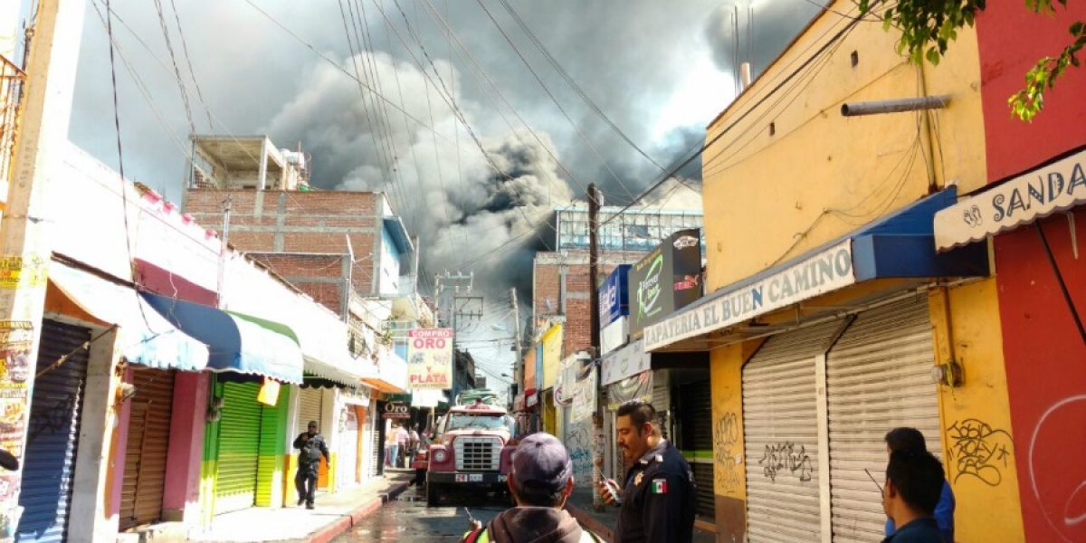 Se registra incendio en edificio ubicado en el centro de Cuautla