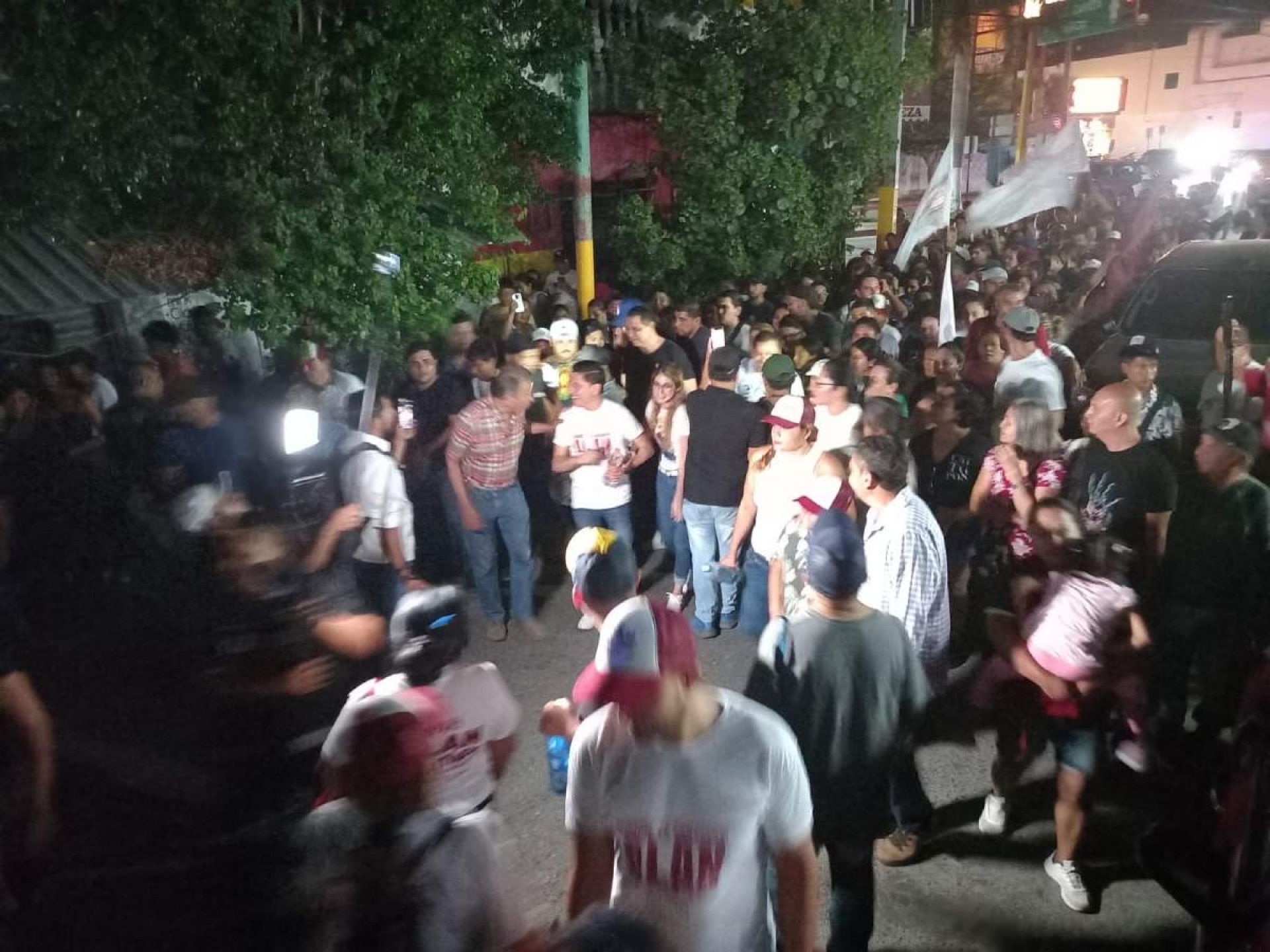 Celebran triunfo dos candidatos en la región sur