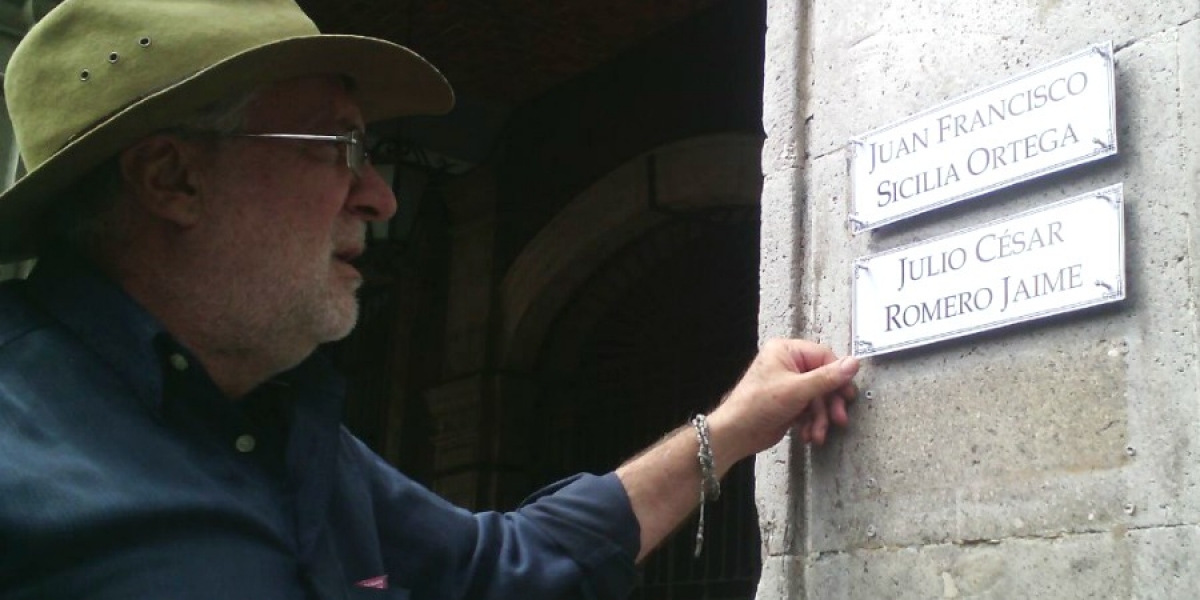 Reinstalan las placas "28 de marzo" del memorial de víctimas, en la Plaza de Armas
