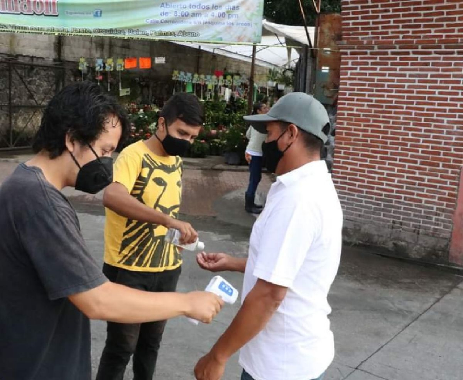 Miacatlán y Tetecala mantienen filtros sanitarios en tianguis tradicionales.