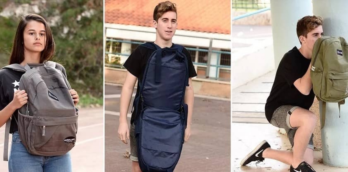 Supermercado vende mochilas que se convierten en chalecos antibalas