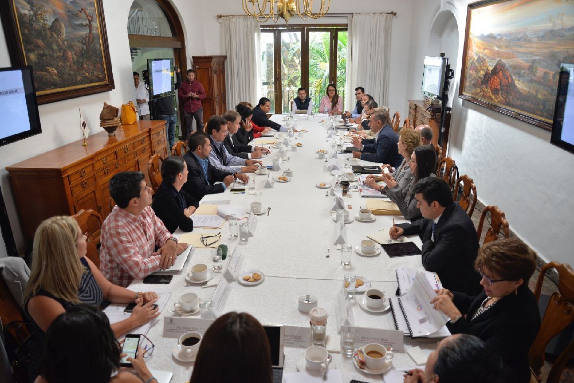 Dan plazo a gobierno estatal para que entregue información detallada en la comisión de transición