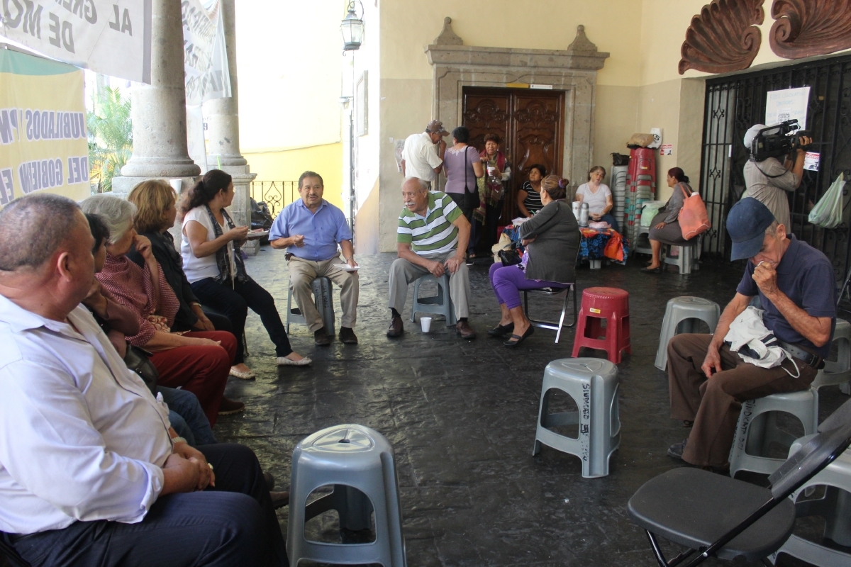 Confían burócratas y jubilados en arreglo con legisladores