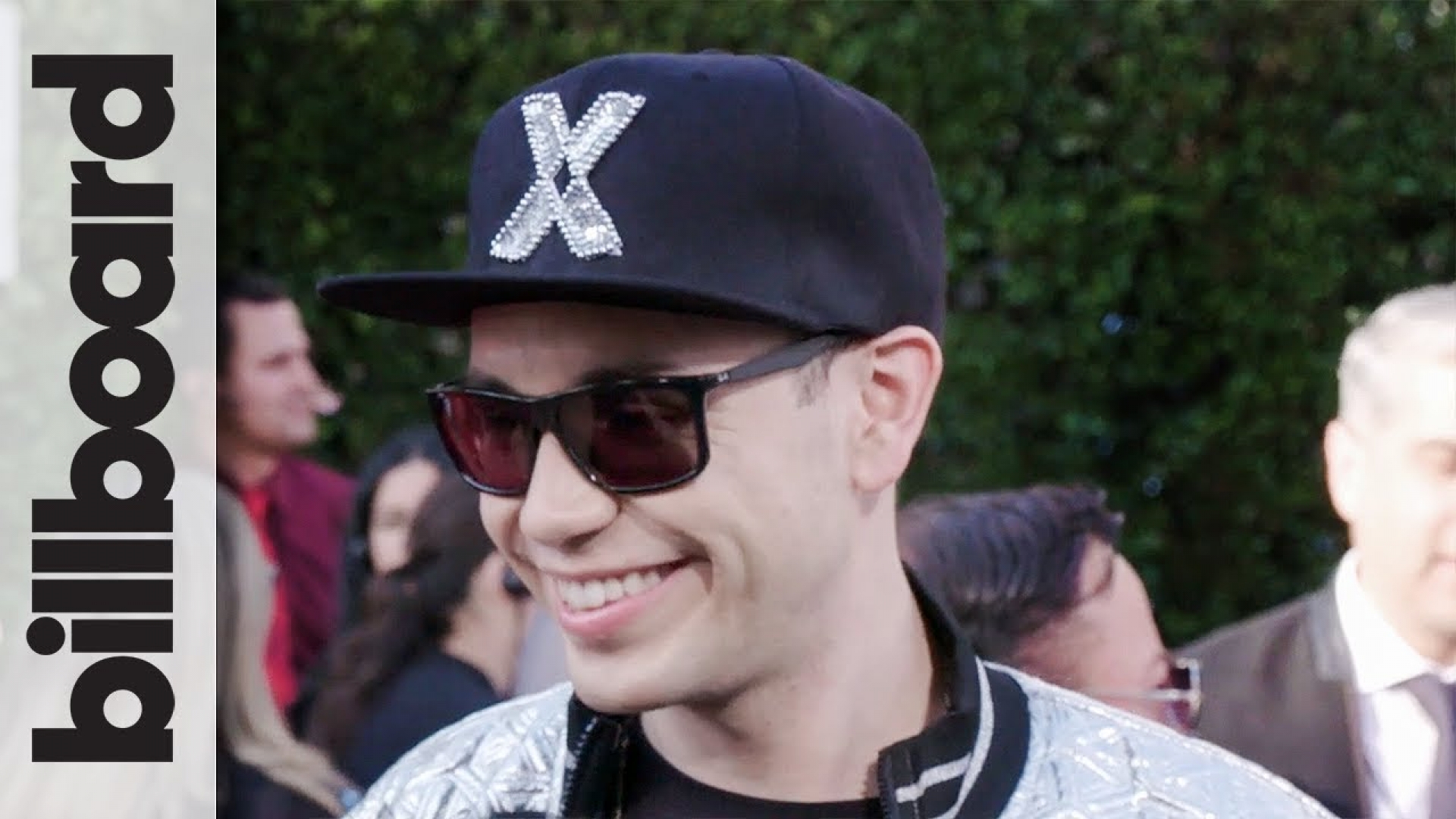 Raymix, ingeniero de la NASA, gana un premio Billboard haciendo electrocumbia