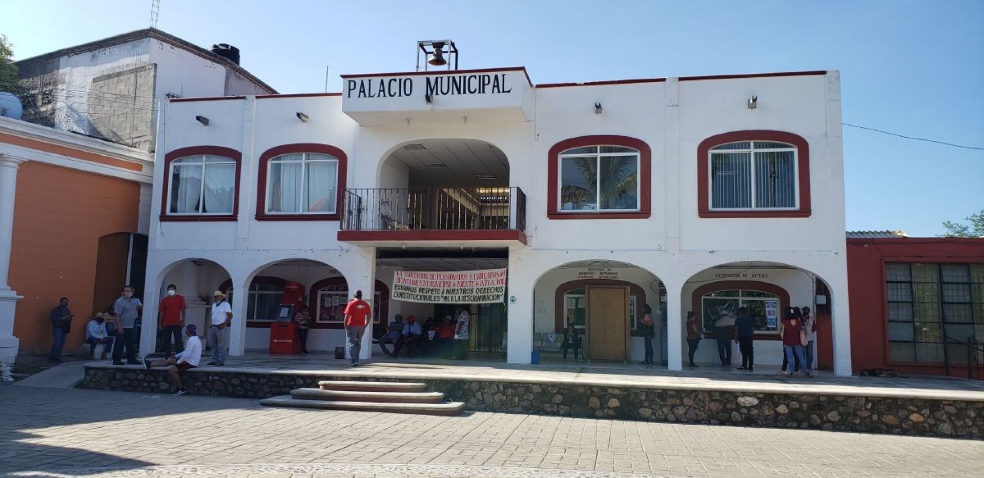 Toman instalaciones del Ayuntamiento de Puente de Ixtla