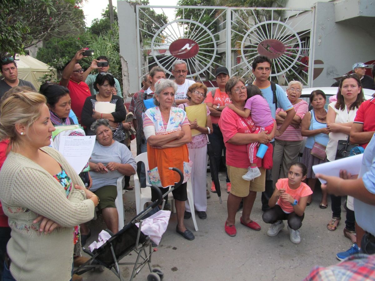 Se quejan damnificados de Zacatepec de que les cambiaron las tarjetas