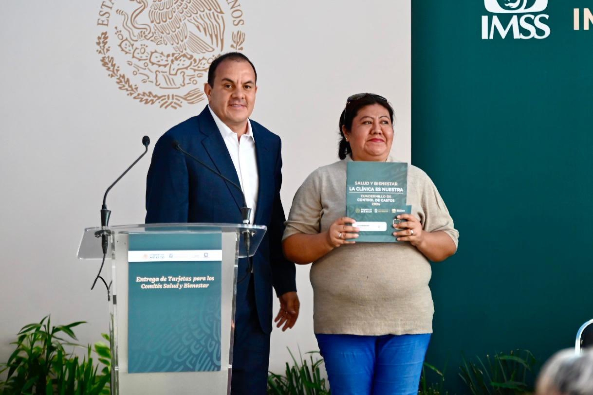 Entrega gobernador tarjetas para los comités Salud y Bienestar; agradece apoyo a AMLO