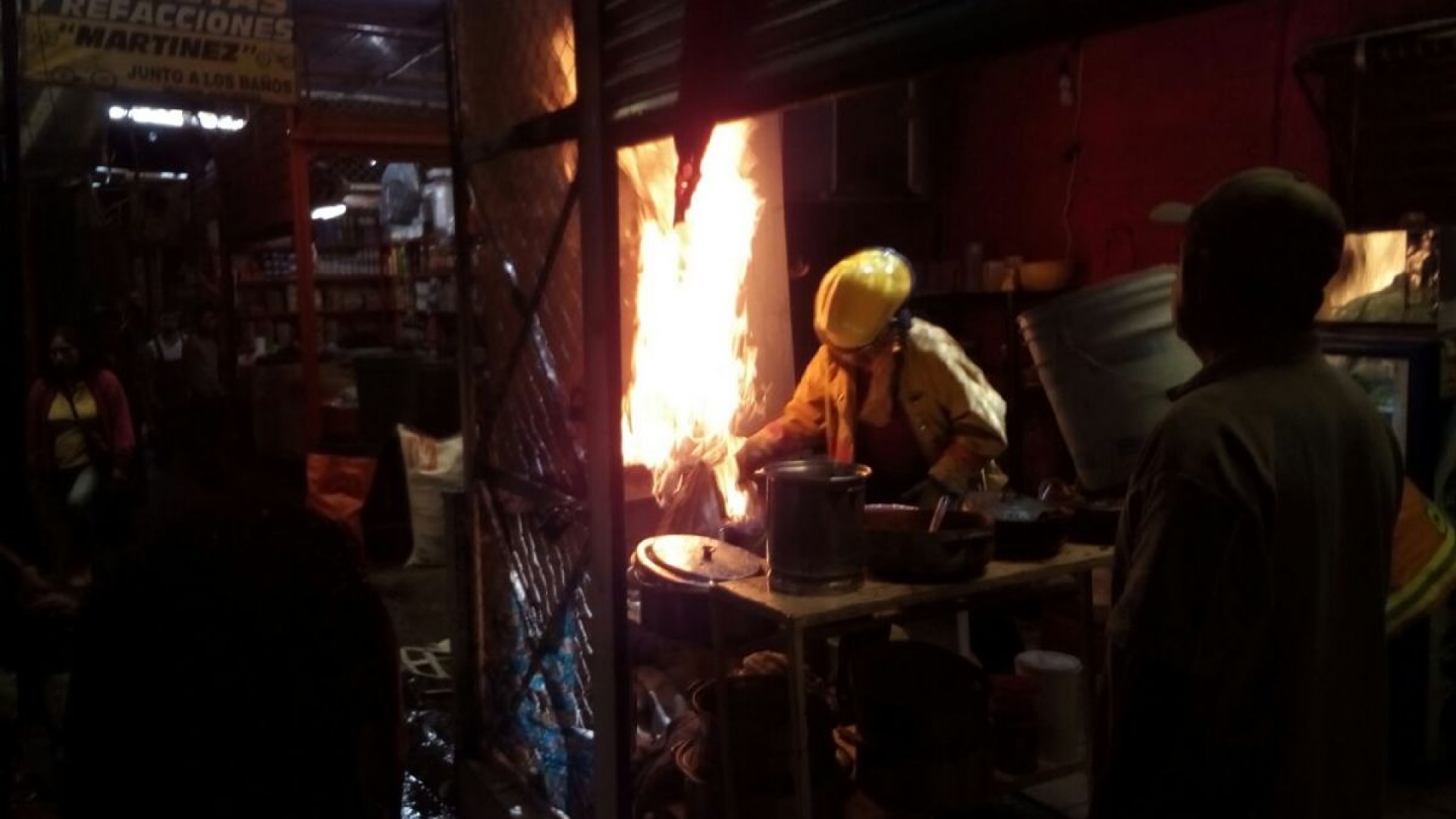 Se registra incendio en un local del mercado ALM