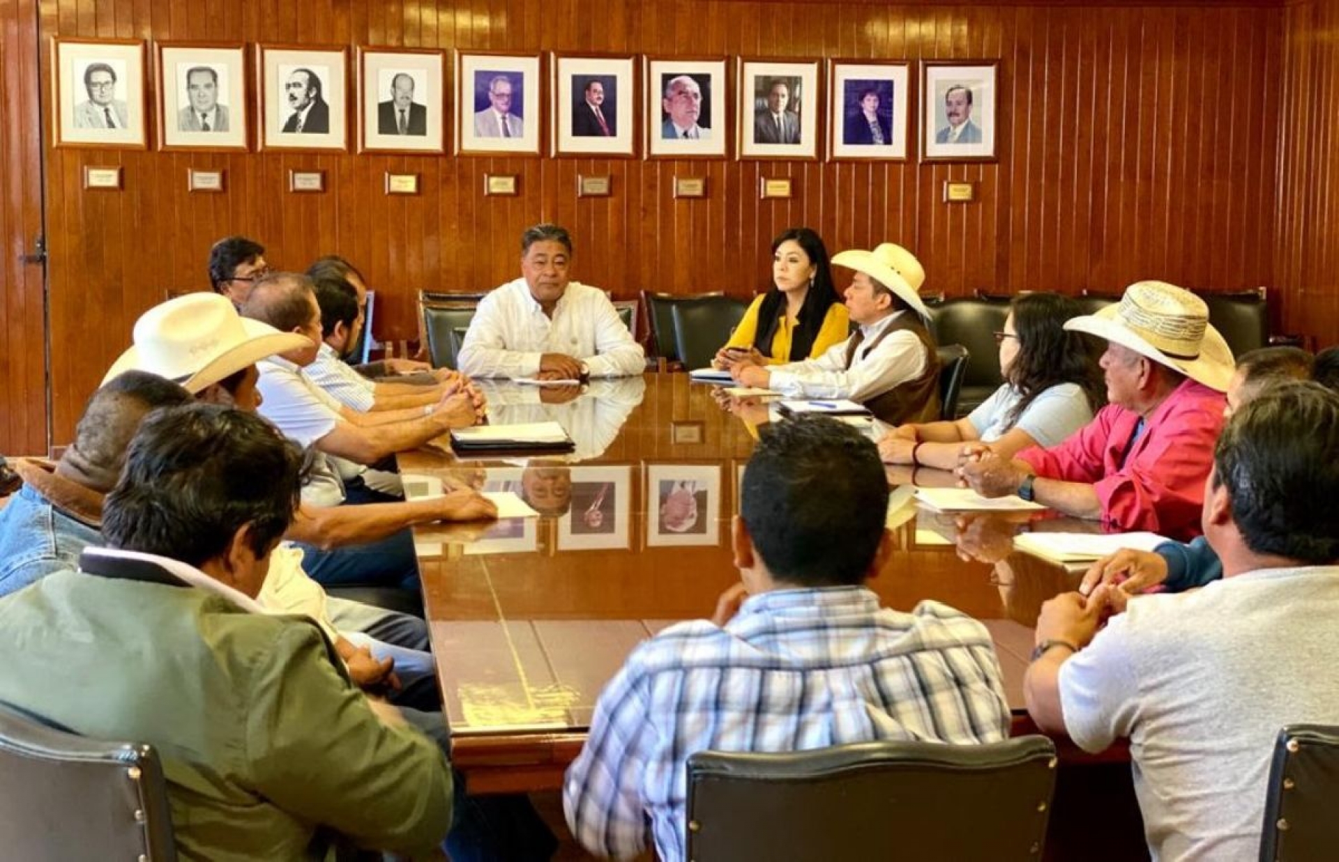 IEBEM atenderá peticiones de padres de familia: Salgado de la Paz
