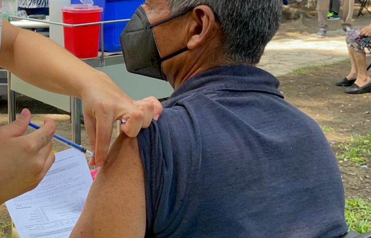 Alistan vacunación contra covid-19 a adultos mayores de zona poniente