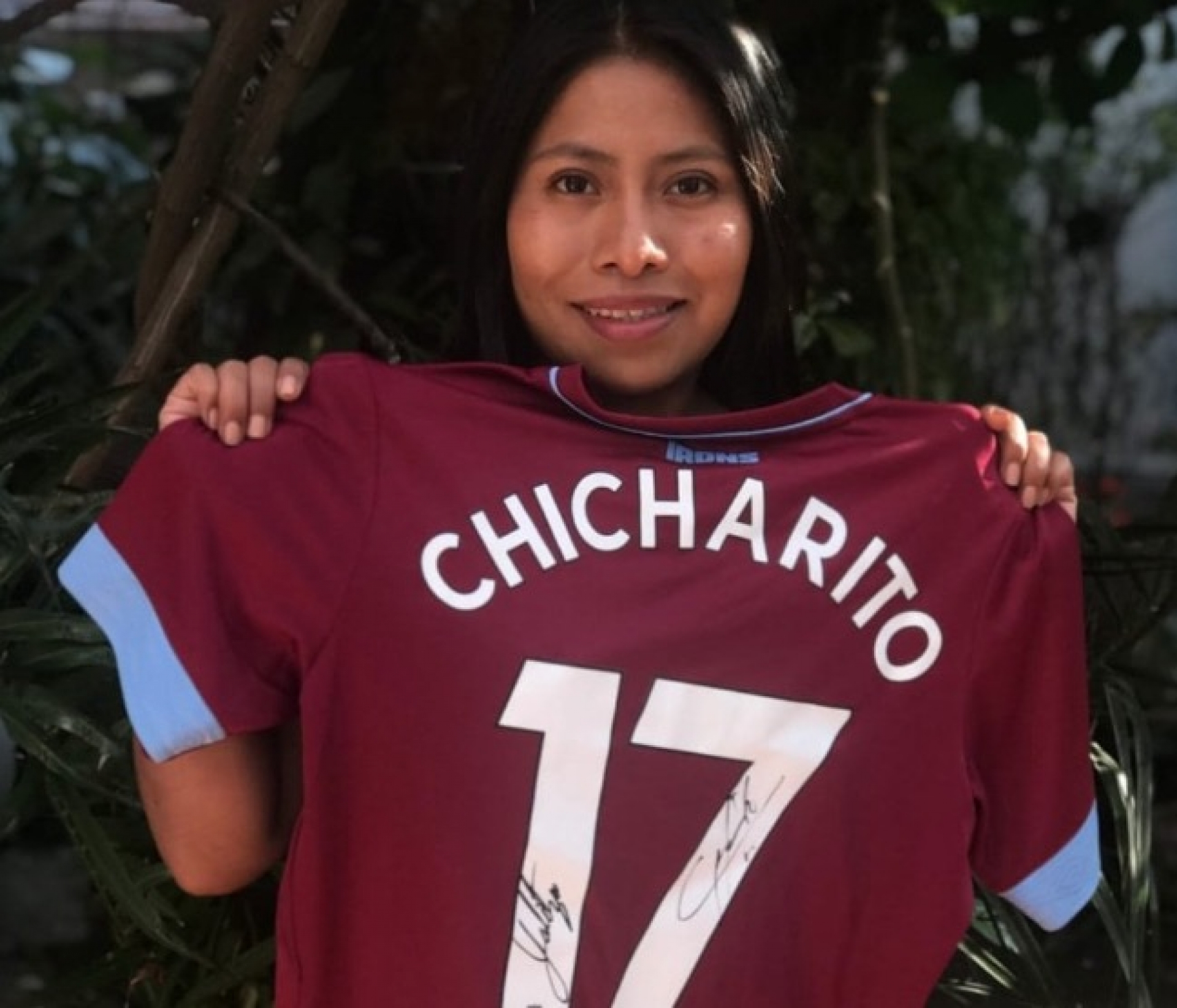 'Chicharito' se acuerda de Yalitza con este gesto