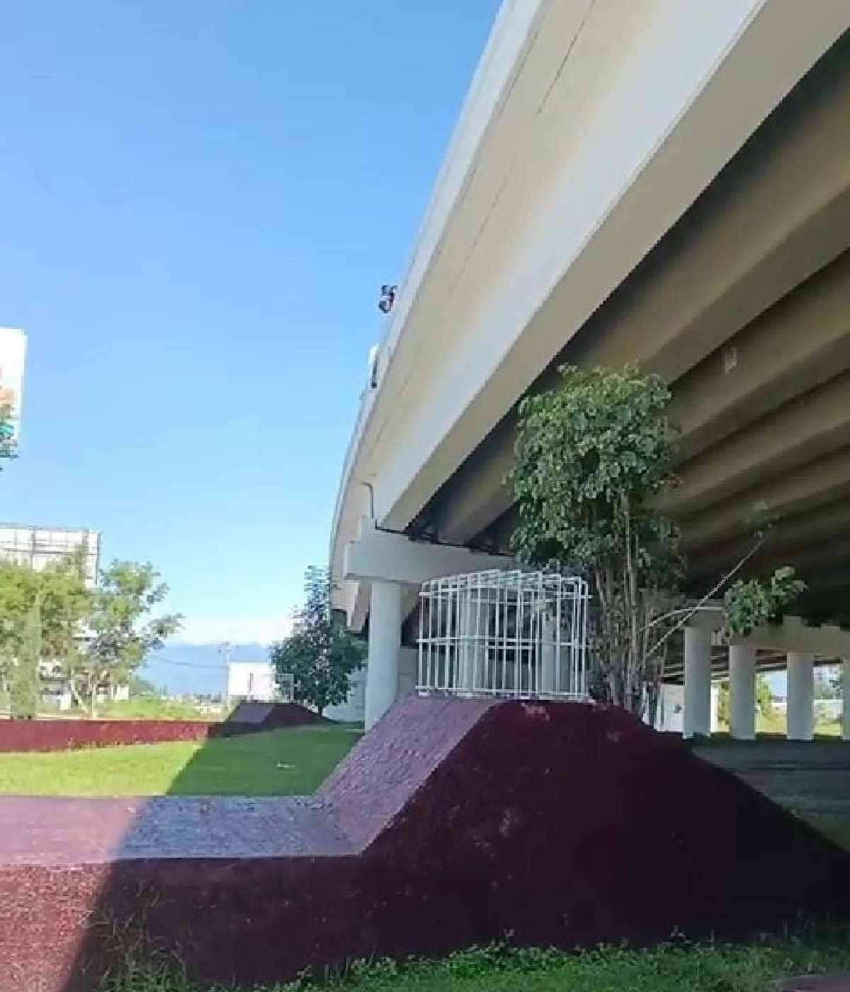 Cuelgan un brazo humano en el distribuidor vial de Cuautla
