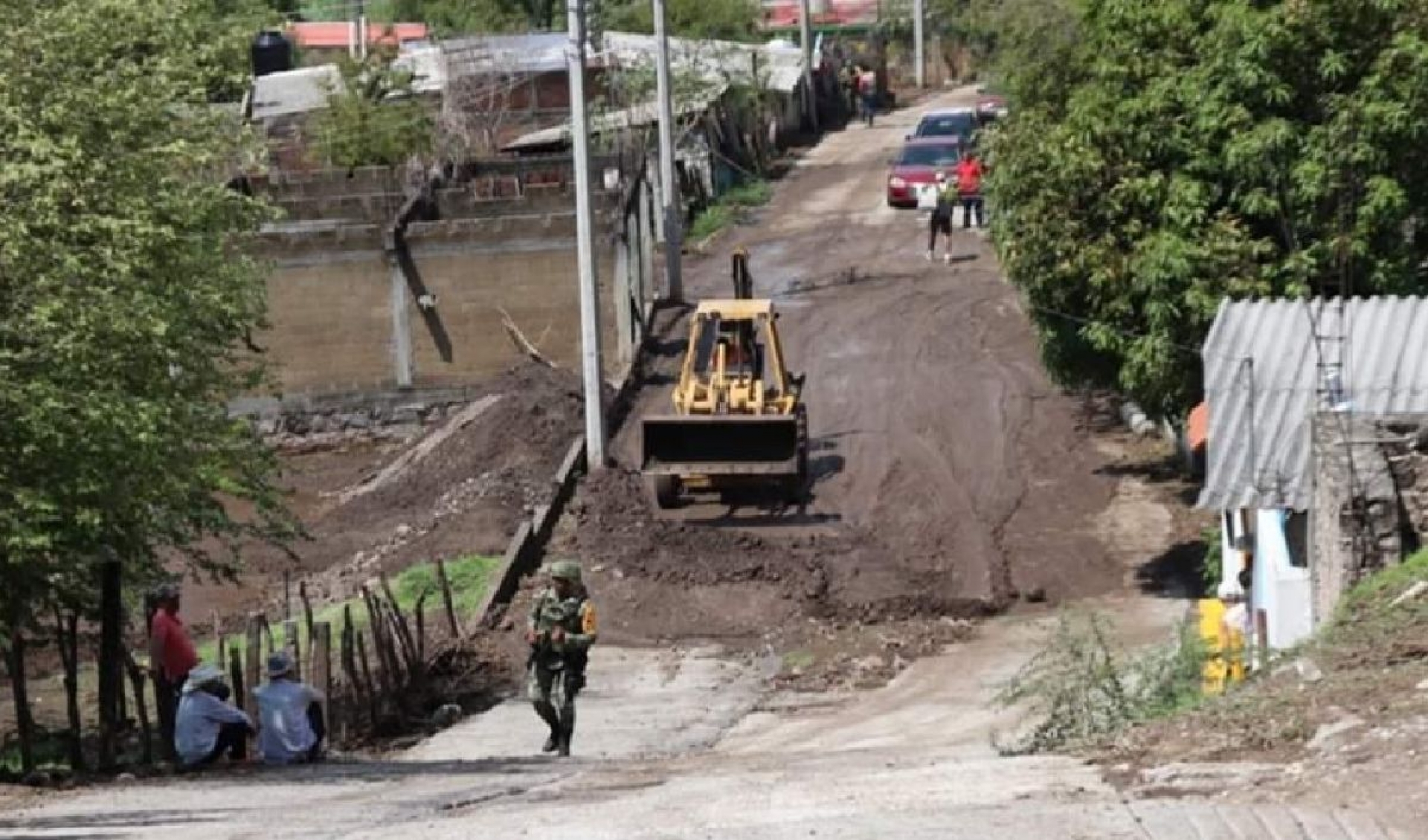 Analizan construir muro para evitar deslave en cerro de Puente de Ixtla