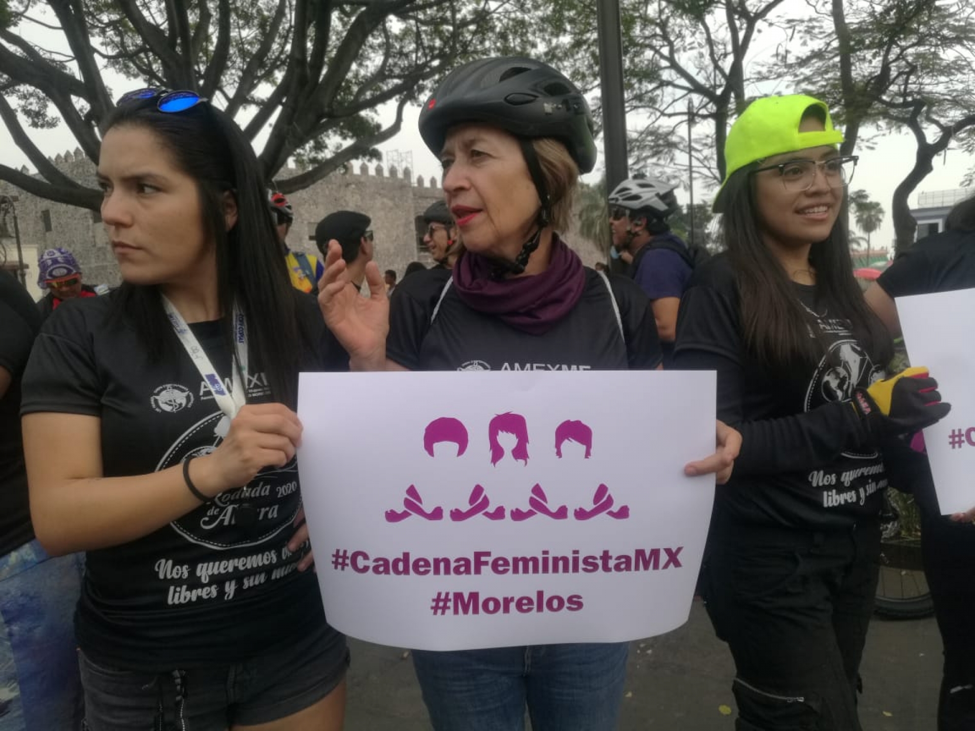 Llaman a tolerancia en protesta femenil