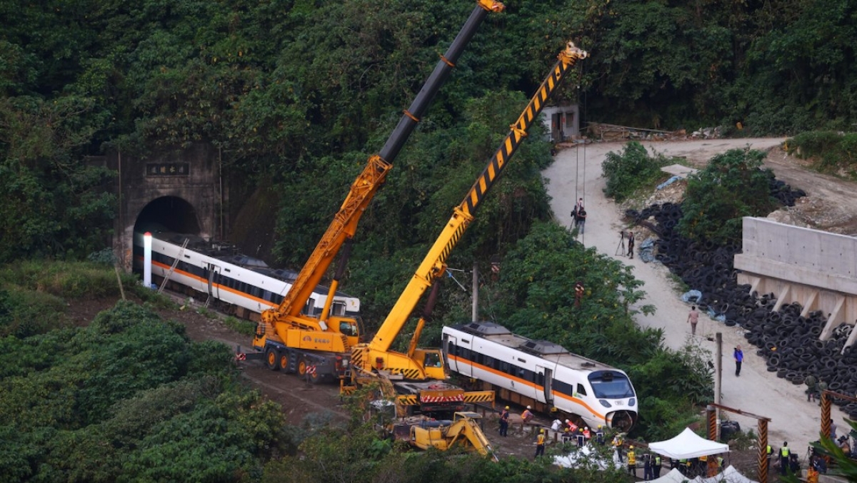 Taiwán tardará 7 días en retirar de vías tren que dejó 51 muertos