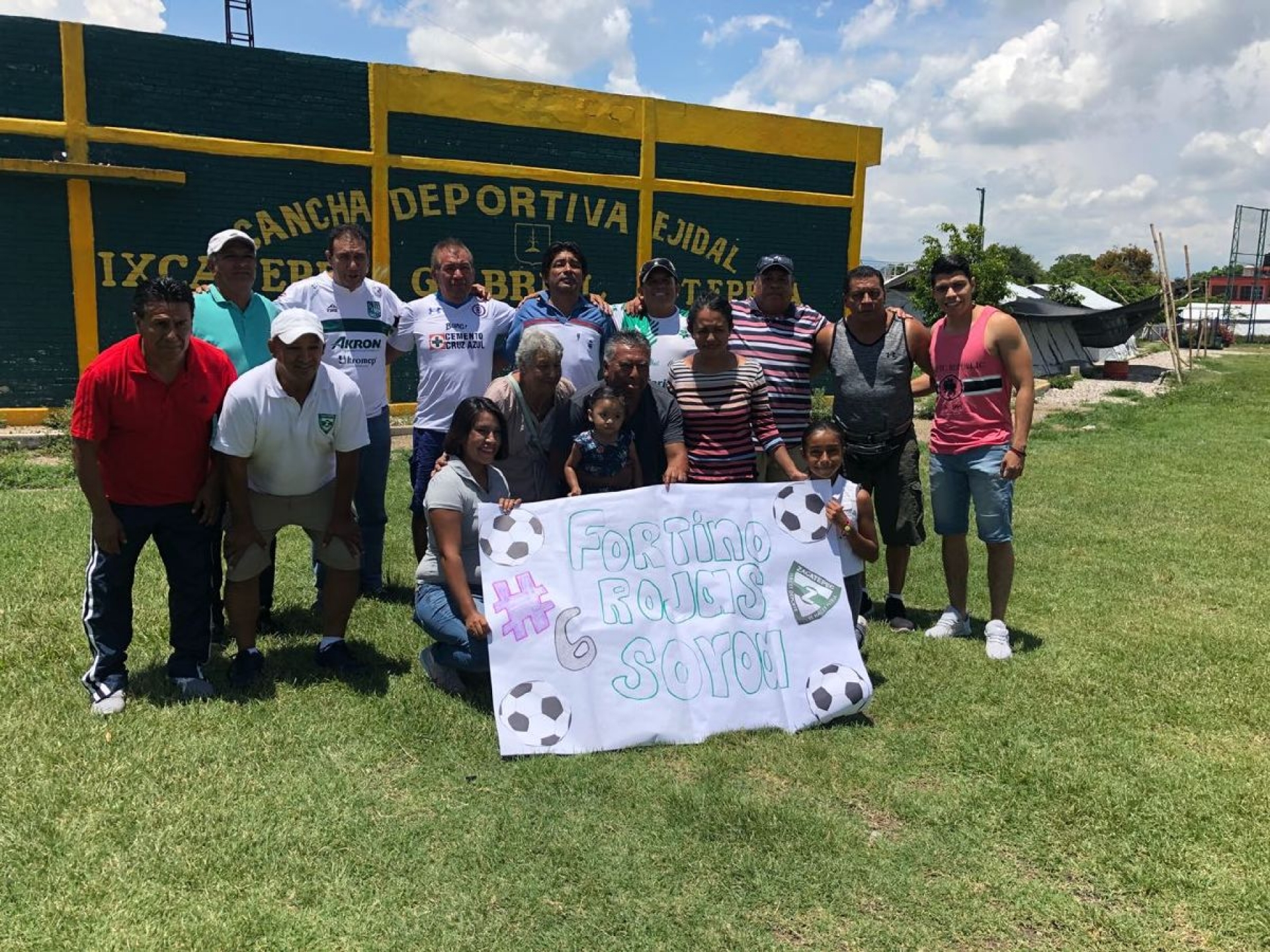 Fortino Rojas celebra su cumpleaños con su familia y excañeros de los ochenta