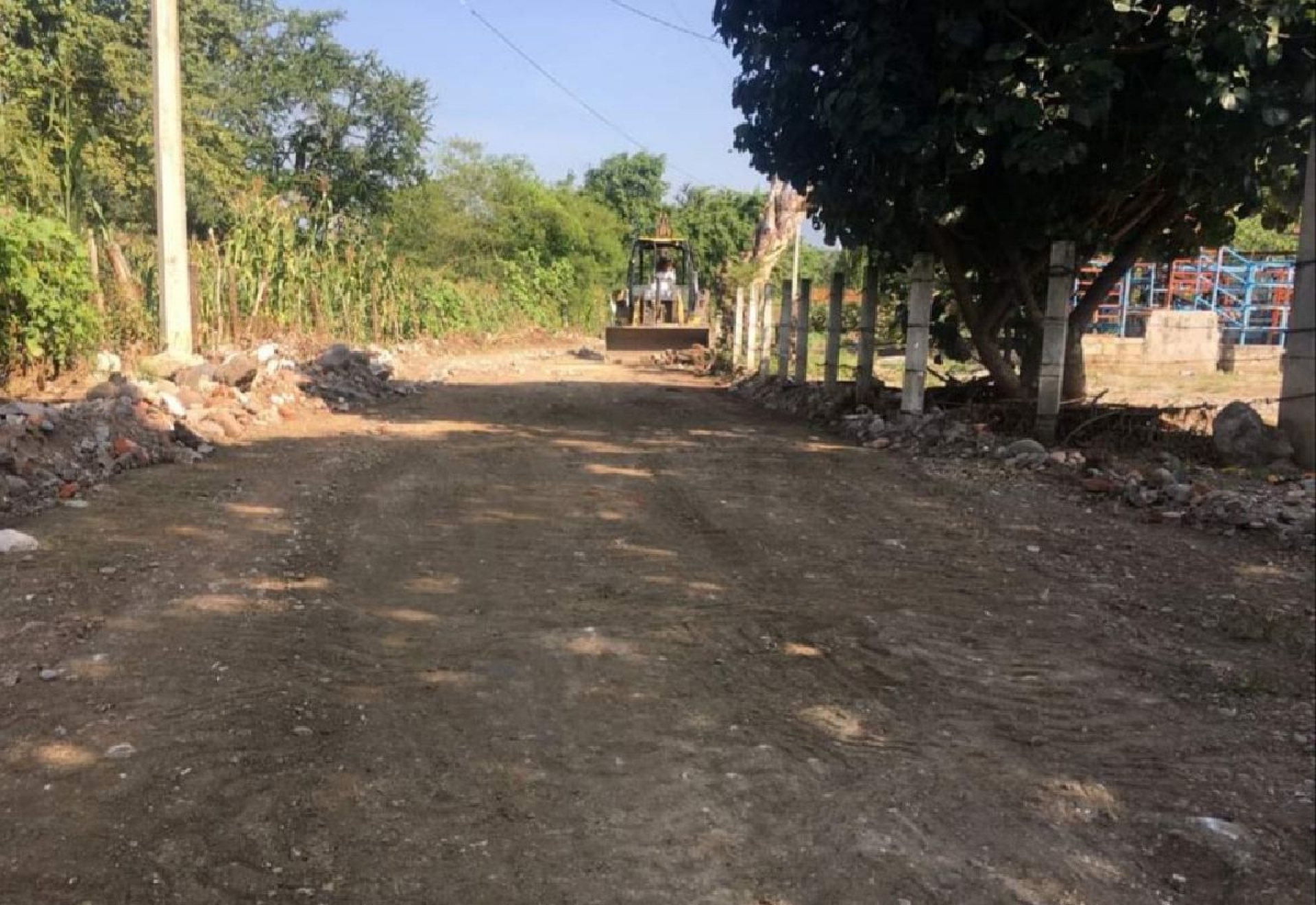 Vecinos de El Terrero, inconformes con trabajos en camino de acceso al poblado