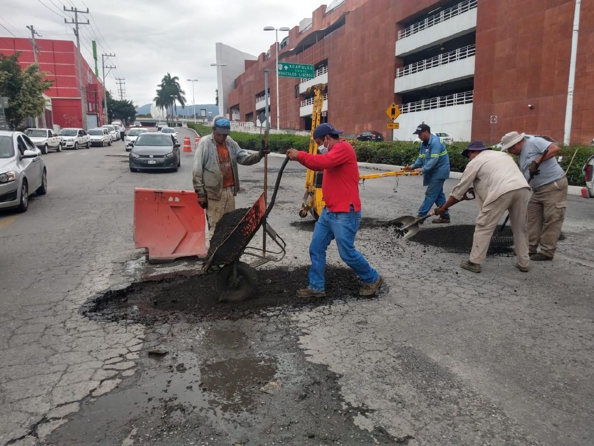 Realiza Ayuntamiento intensa jornada de bacheo