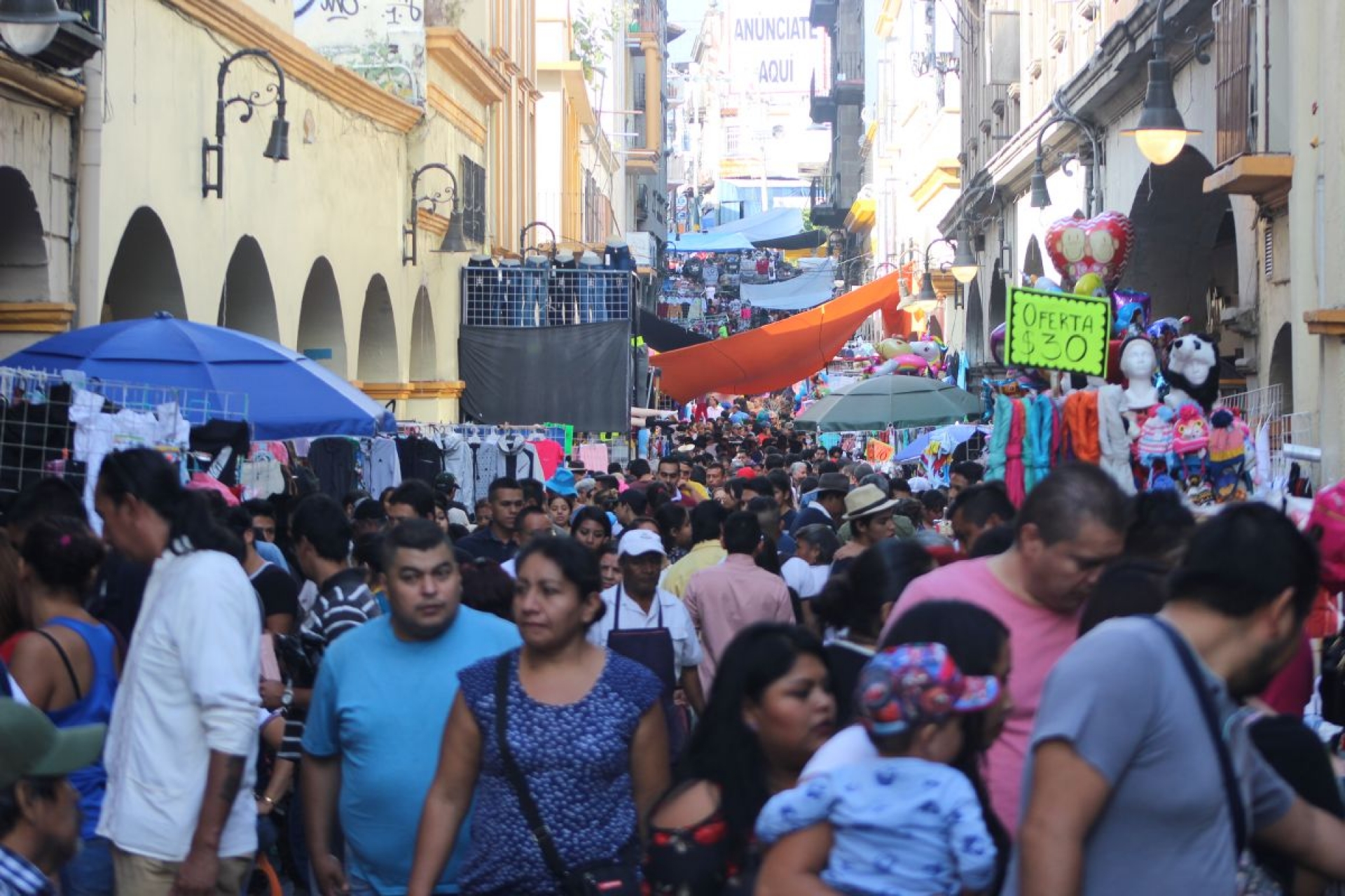 La calle Guerrero, otra vez en manos de comerciantes