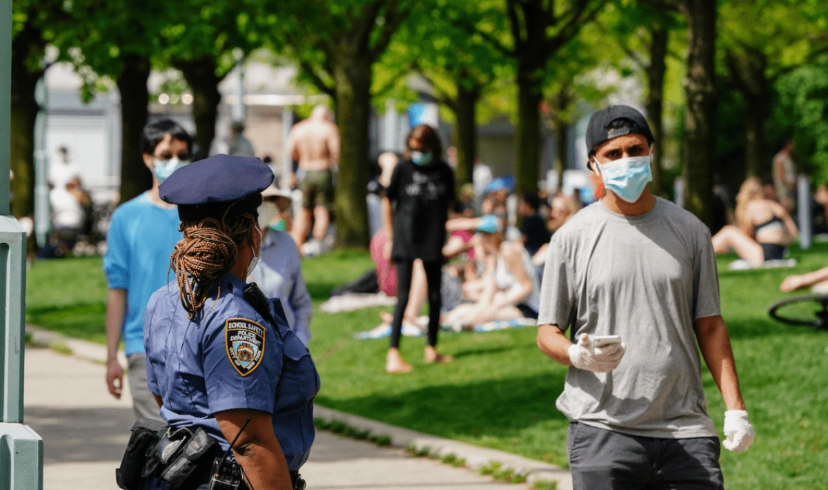 Personas vacunadas en Estados Unidos podrán salir sin cubrebocas