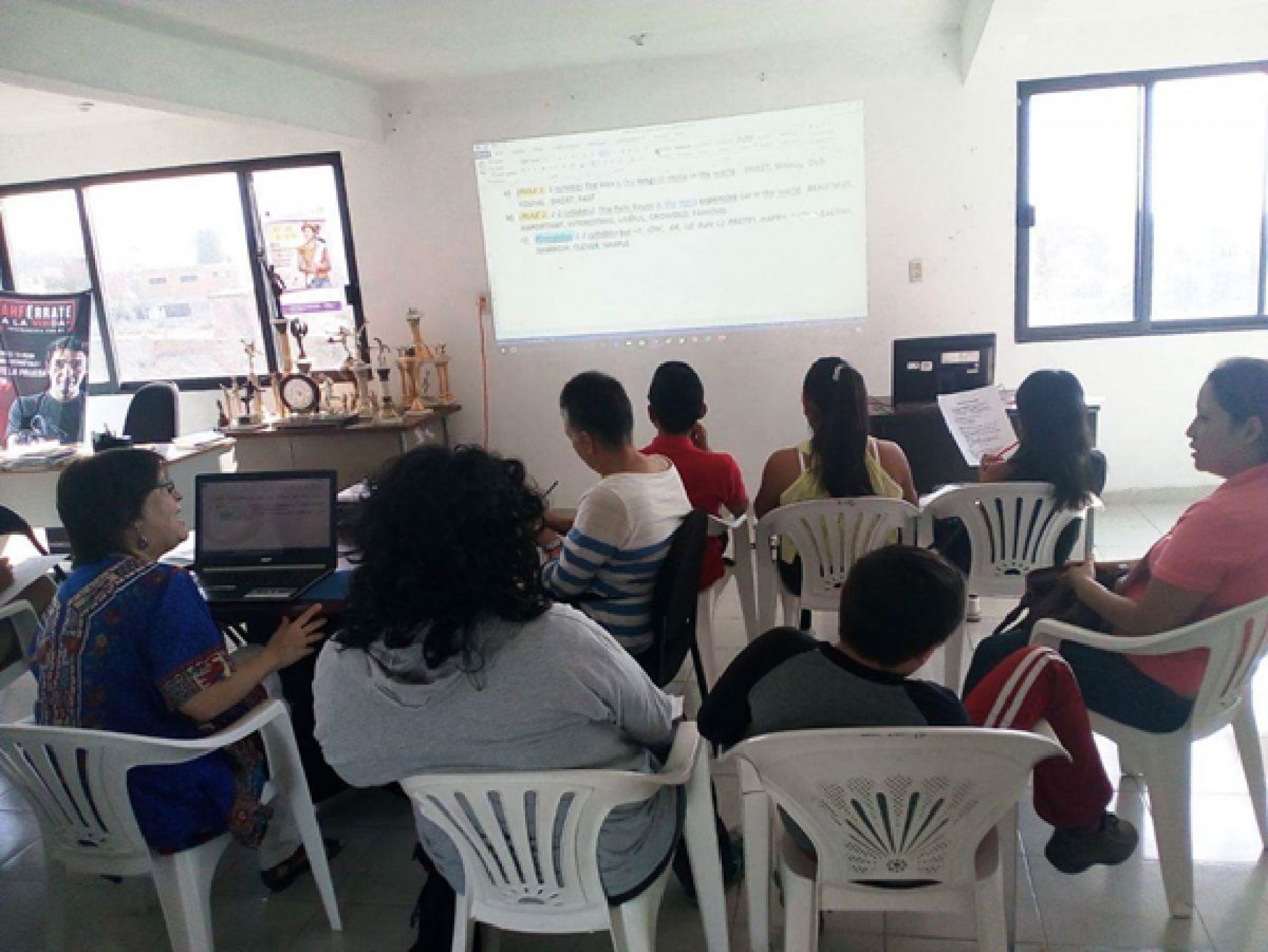 Invita Dionisio de la Rosa a los estudiantes a aprovechar el Centro Poder Joven