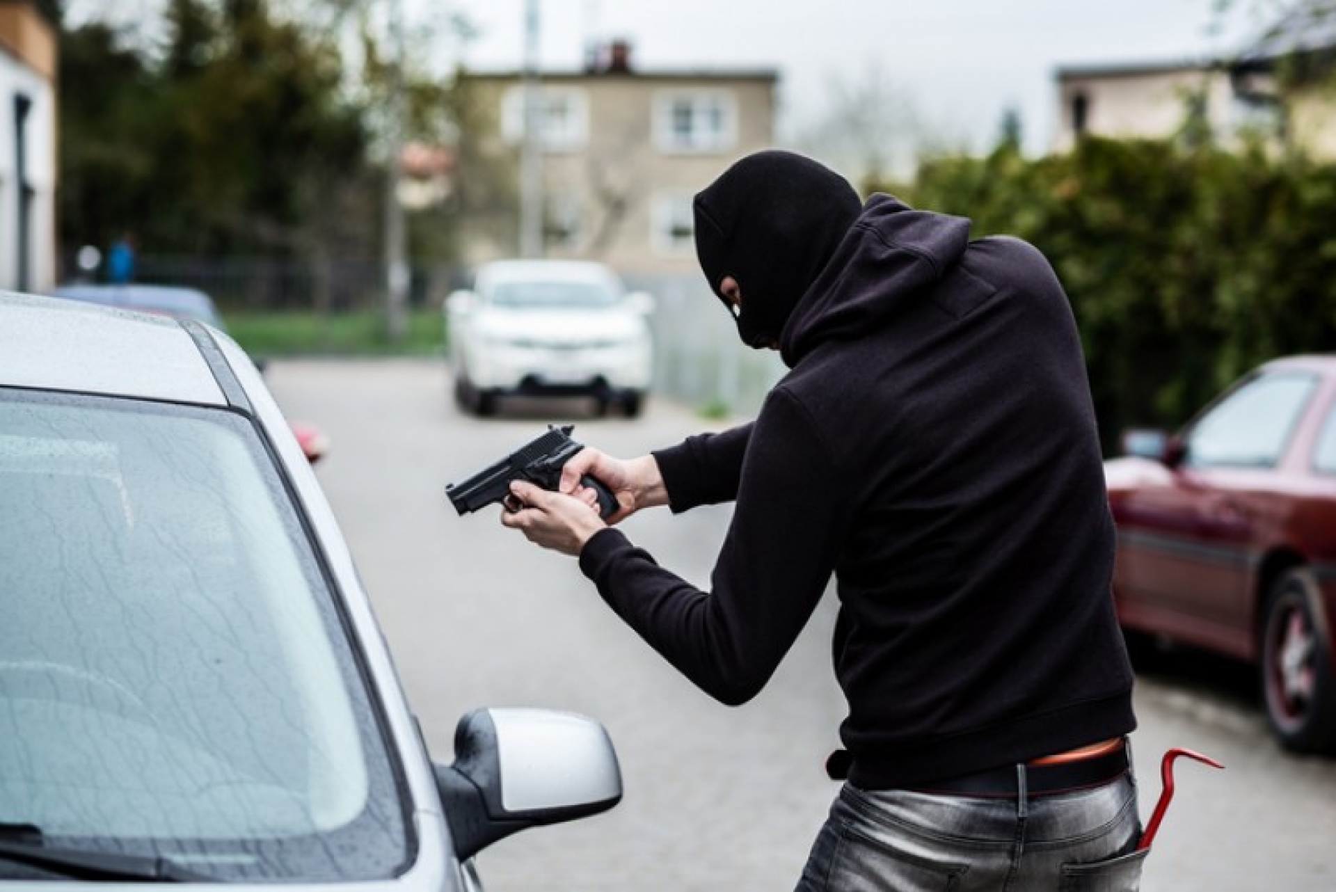 Hombres encapuchados asaltaron a un automovilista
