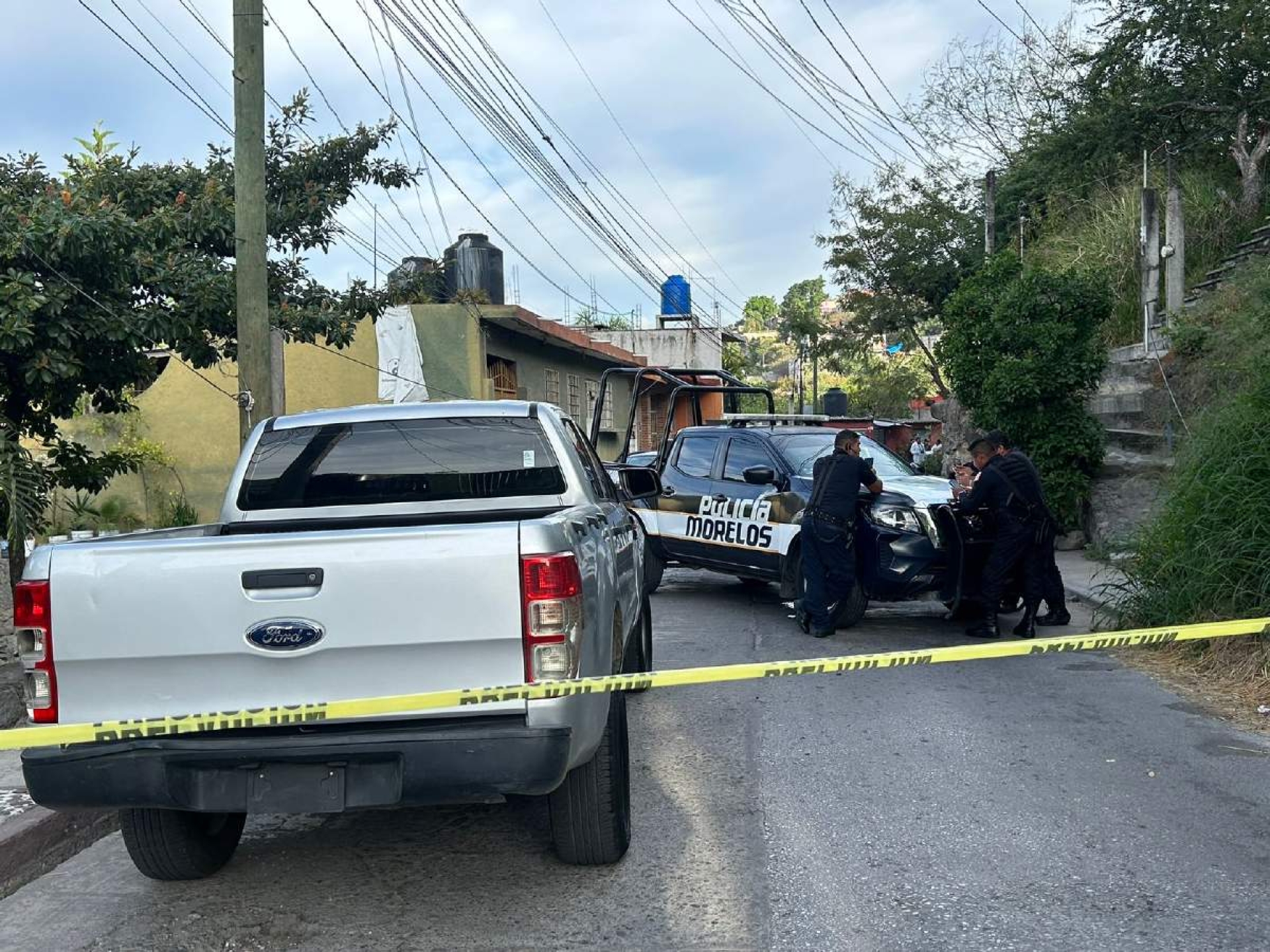 Dejan un cadáver encostalado en Lomas del Carril