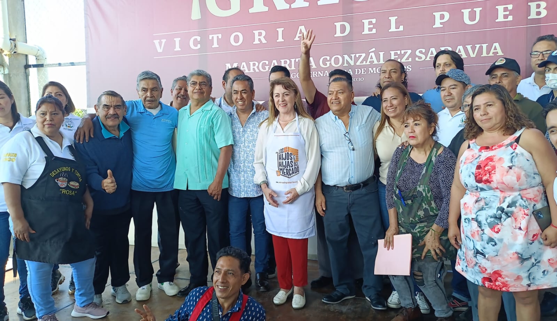 Acude Margarita González Saravia al mercado ALM, como parte de su gira de agradecimiento