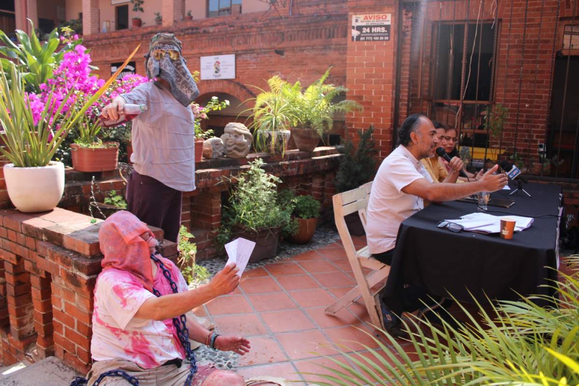 Exigen castigo a policías y funcionarios que torturaron a activista