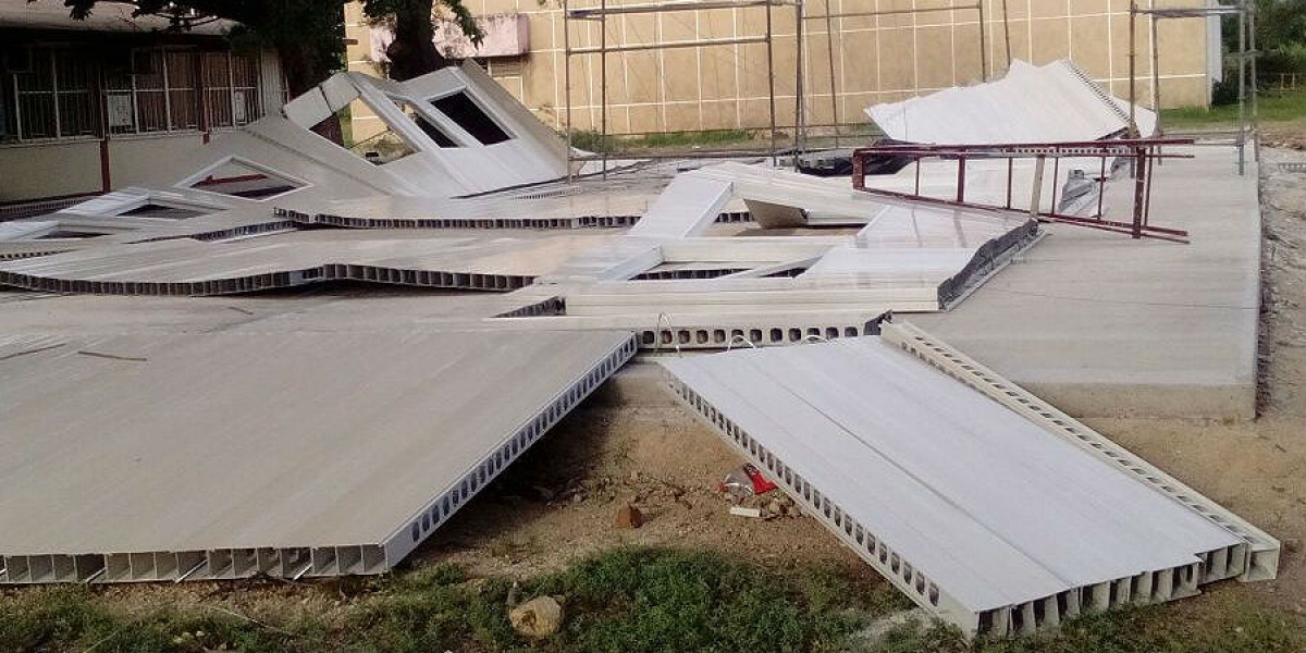 Refieren padres de familia de secundaria en Casasano que aulas móviles no soportaron vientos