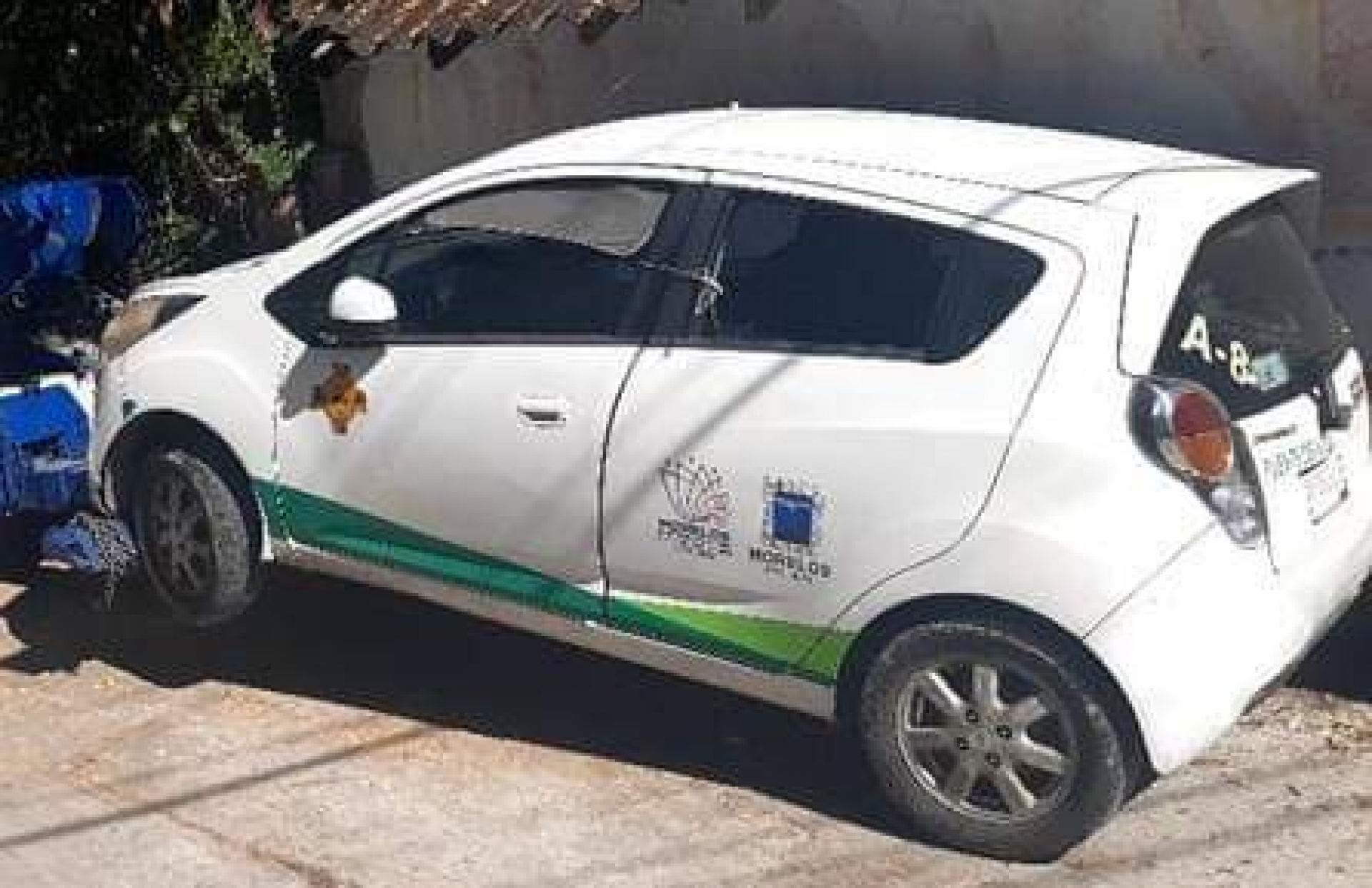 Abandonan un taxi en San Gabriel Las Palmas