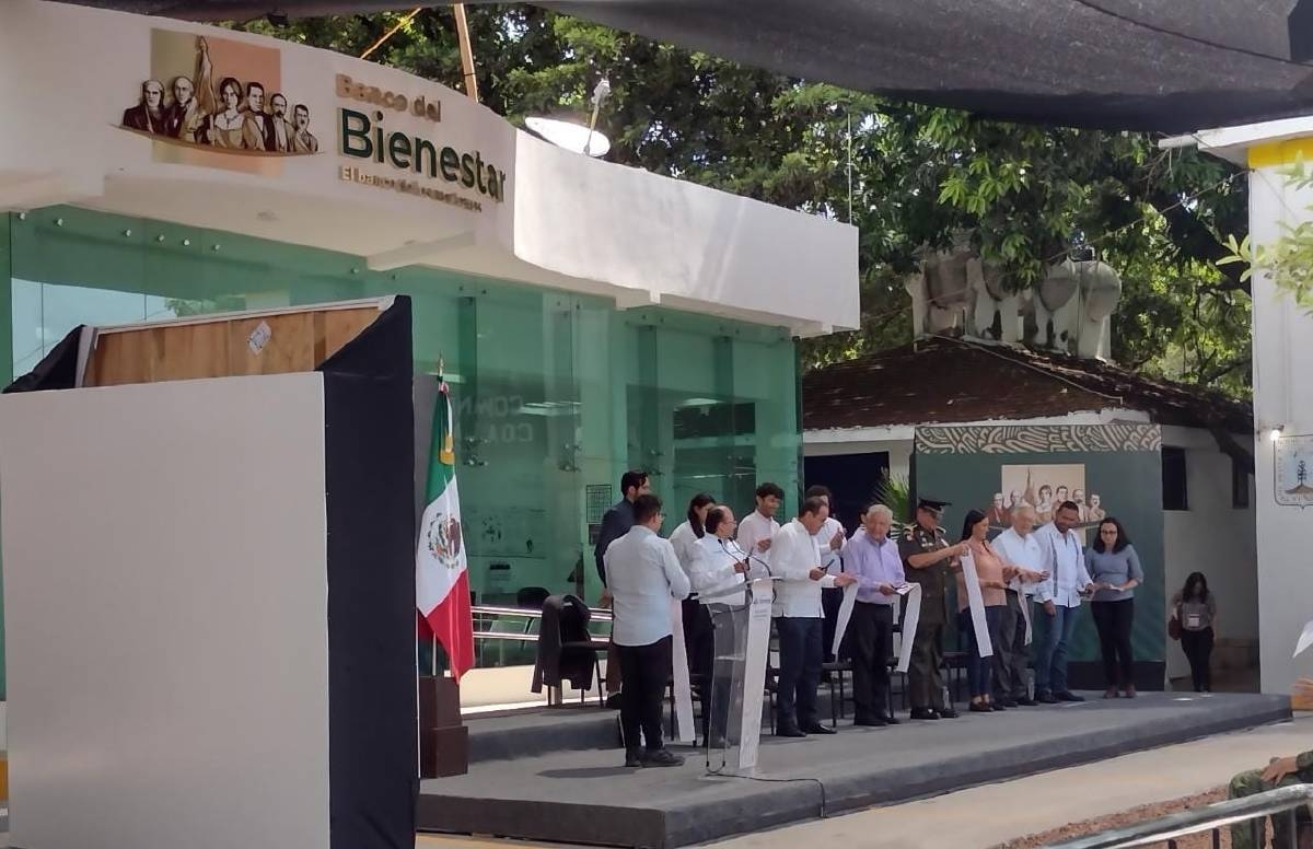 AMLO puso en marcha Banco del Bienestar en Coatlán