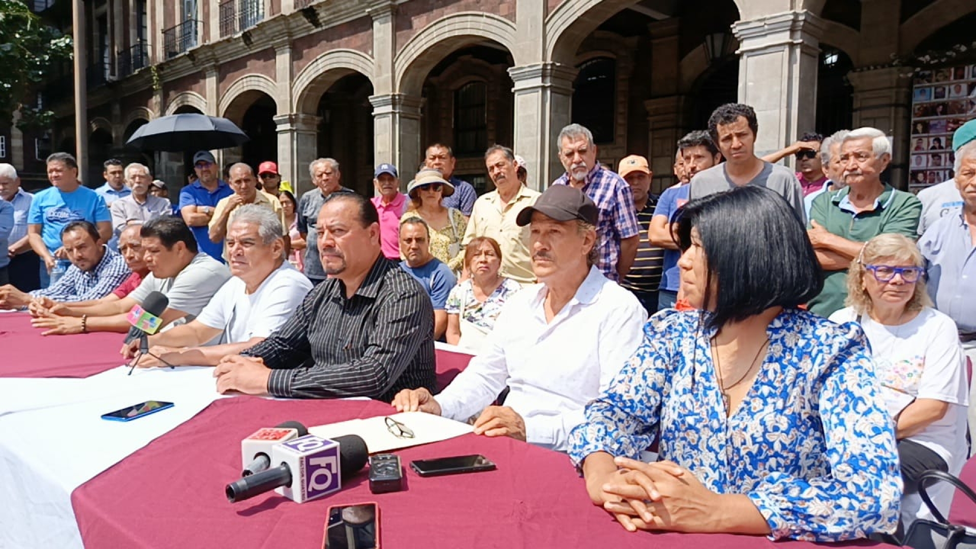 Emplazan transportistas a autoridades; amagan con bloqueos y suspensión del servicio