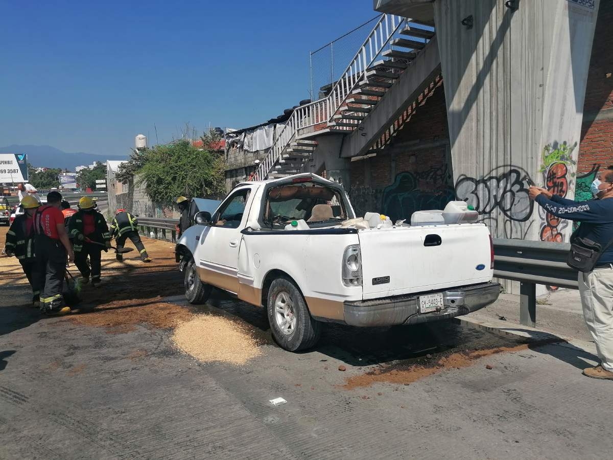 Quedó prensada en una camioneta