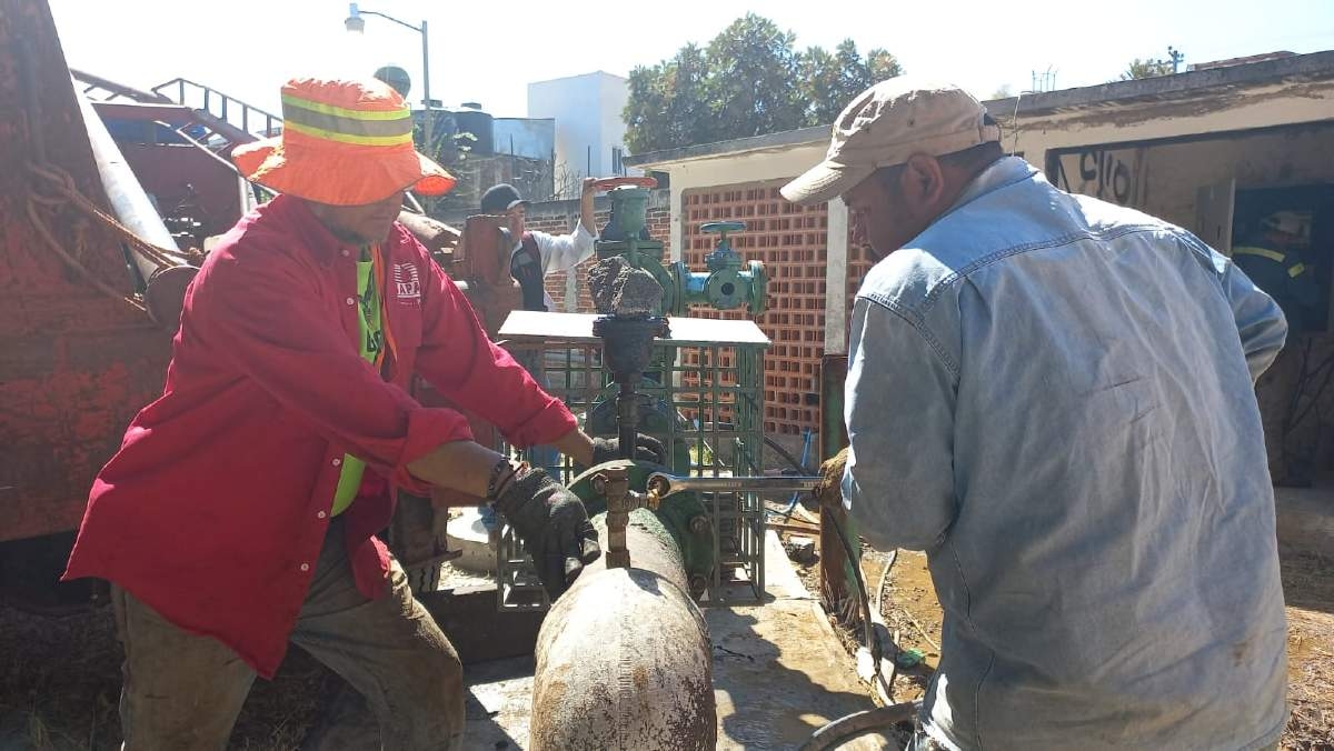 Realiza SAPAC maniobras de extracción de equipo de bombeo en el pozo Güemes Celis, que abastece a Teopaonzolco