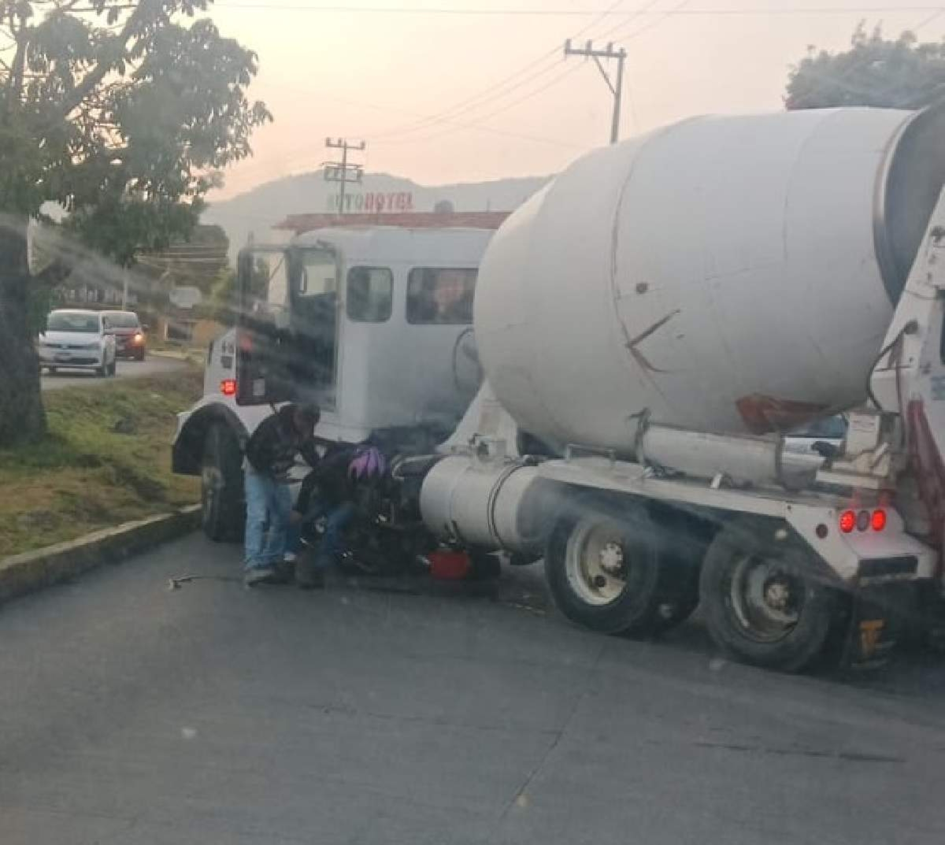 Choca motociclista en el bulevar Cuauhnáhuac