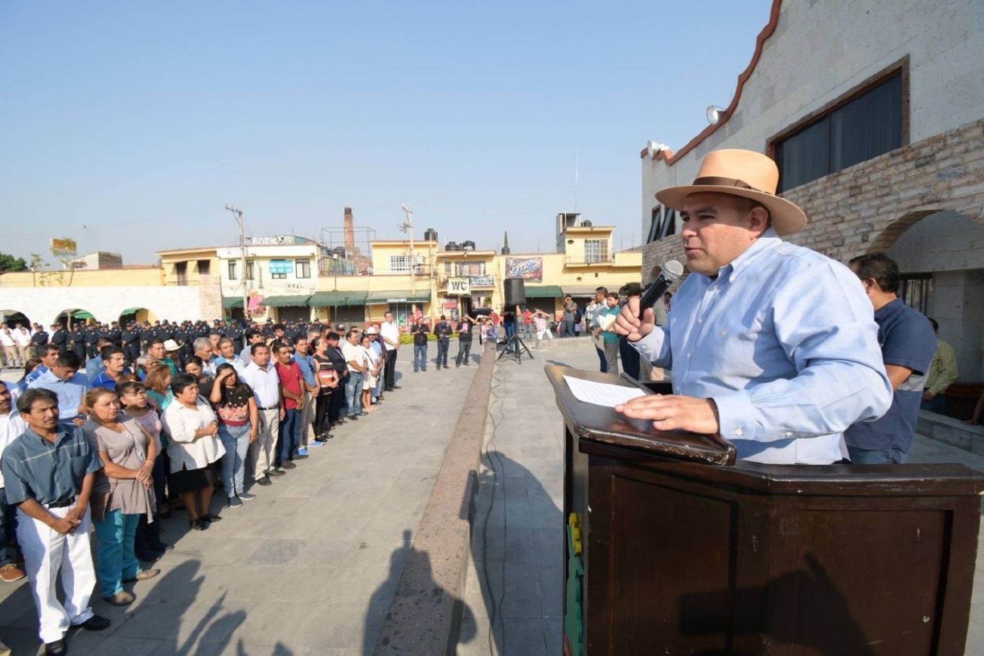 Alcalde de Yautepec toma protesta a 60 nuevos ayudantes municipales
