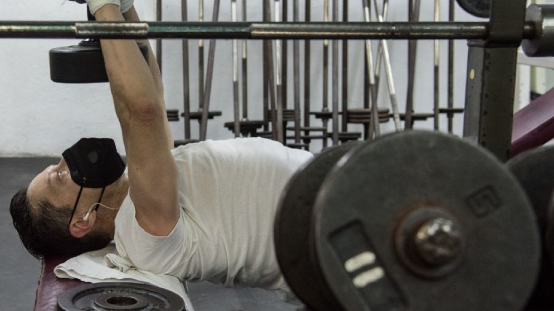 OMS recomienda ¿No usar cubrebocas al entrenar?